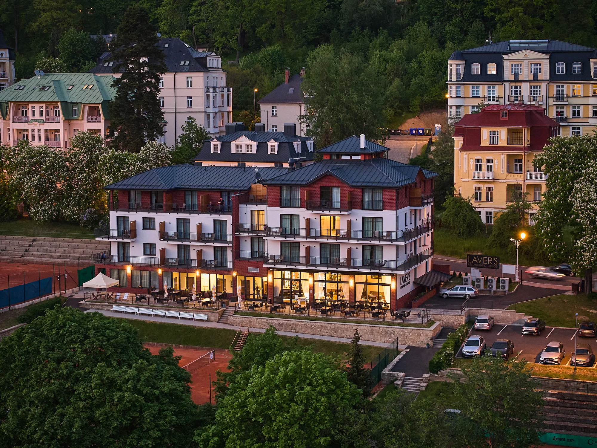 4* pobyt v centru Mariánských Lázní: snídaně či polopenze, neomezeně wellness i možnost masáže a procedur