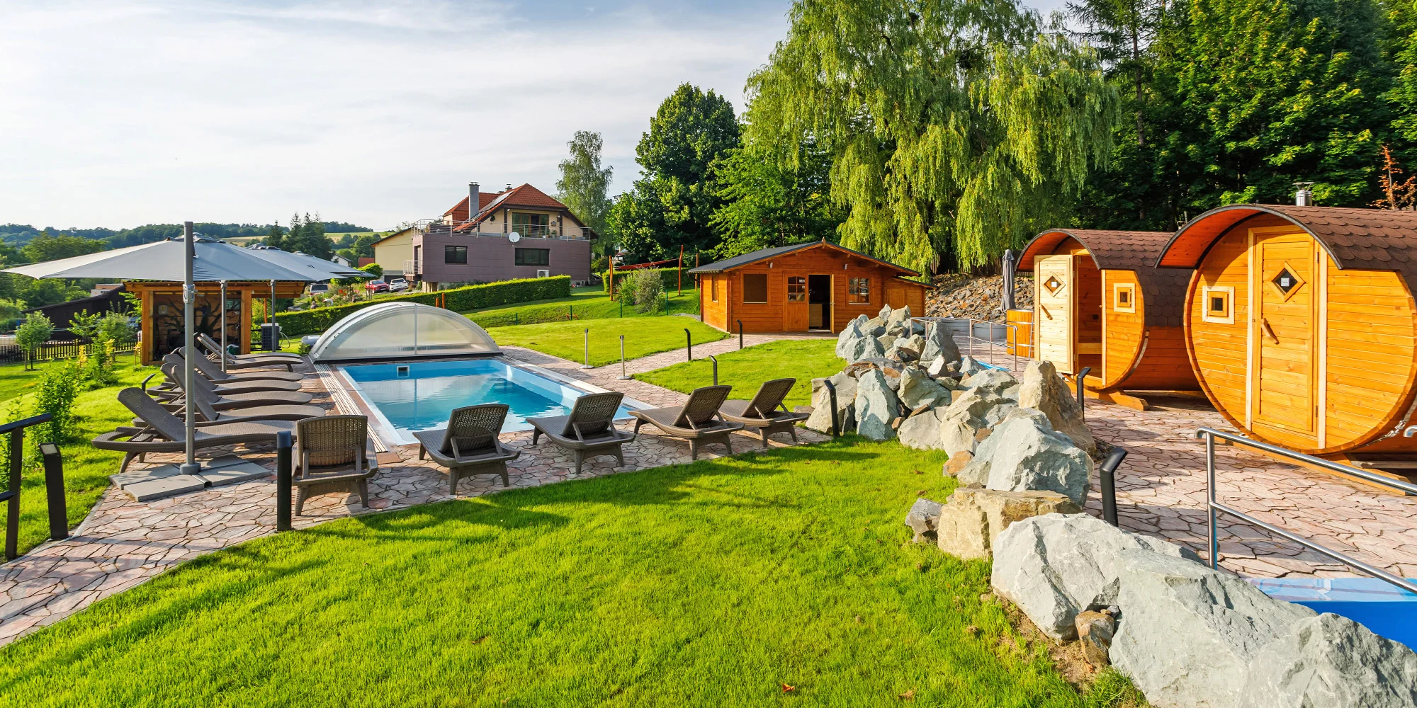 Ve všední dny za relaxací: 2 hodiny ve venkovním wellness i 3chodové menu pro 2 osoby