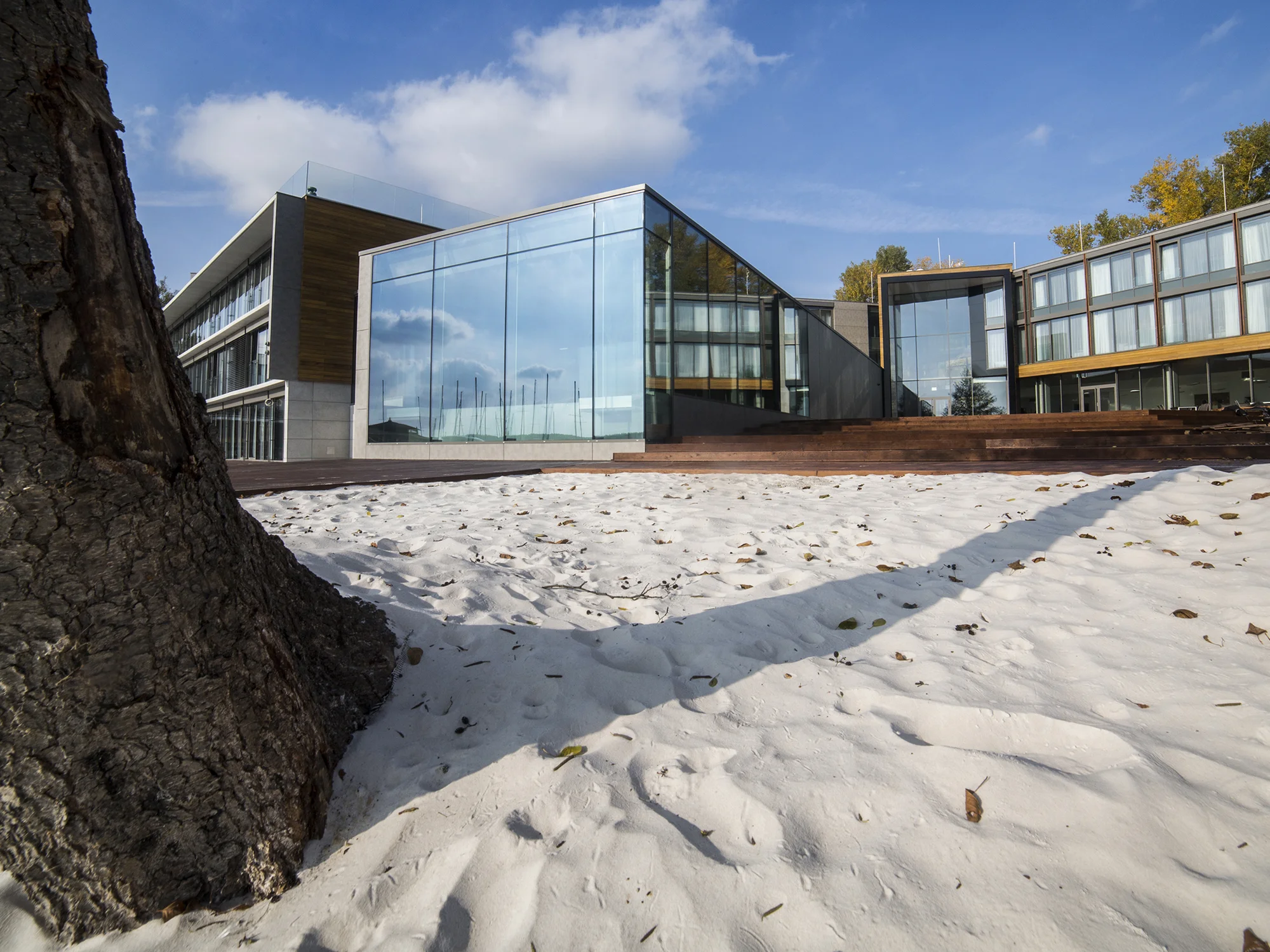 Boží pobyt se snídaní či polopenzí a neomezeným wellness v luxusním hotelu na břehu jezera
