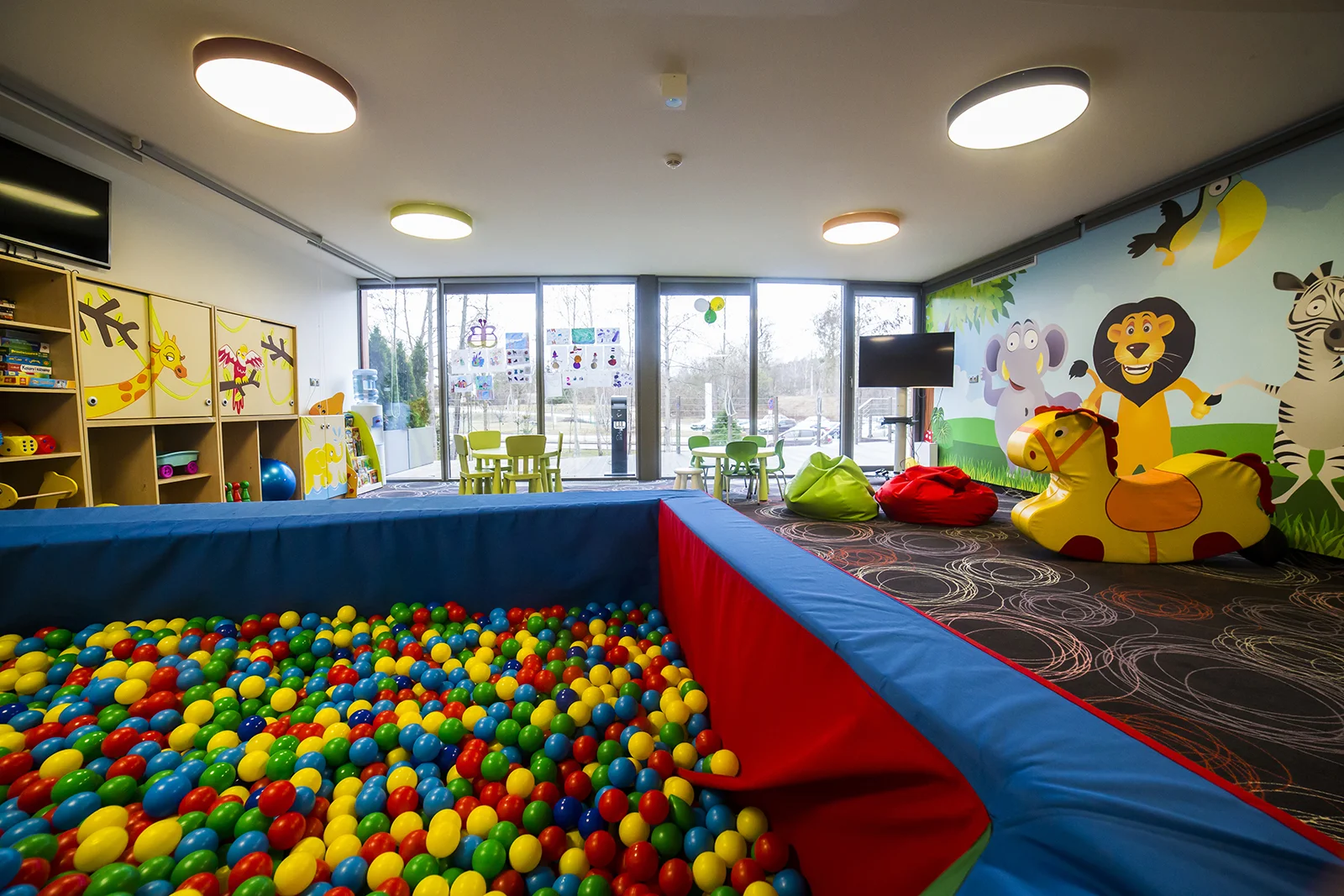 Boží pobyt se snídaní či polopenzí a neomezeným wellness v luxusním hotelu na břehu jezera