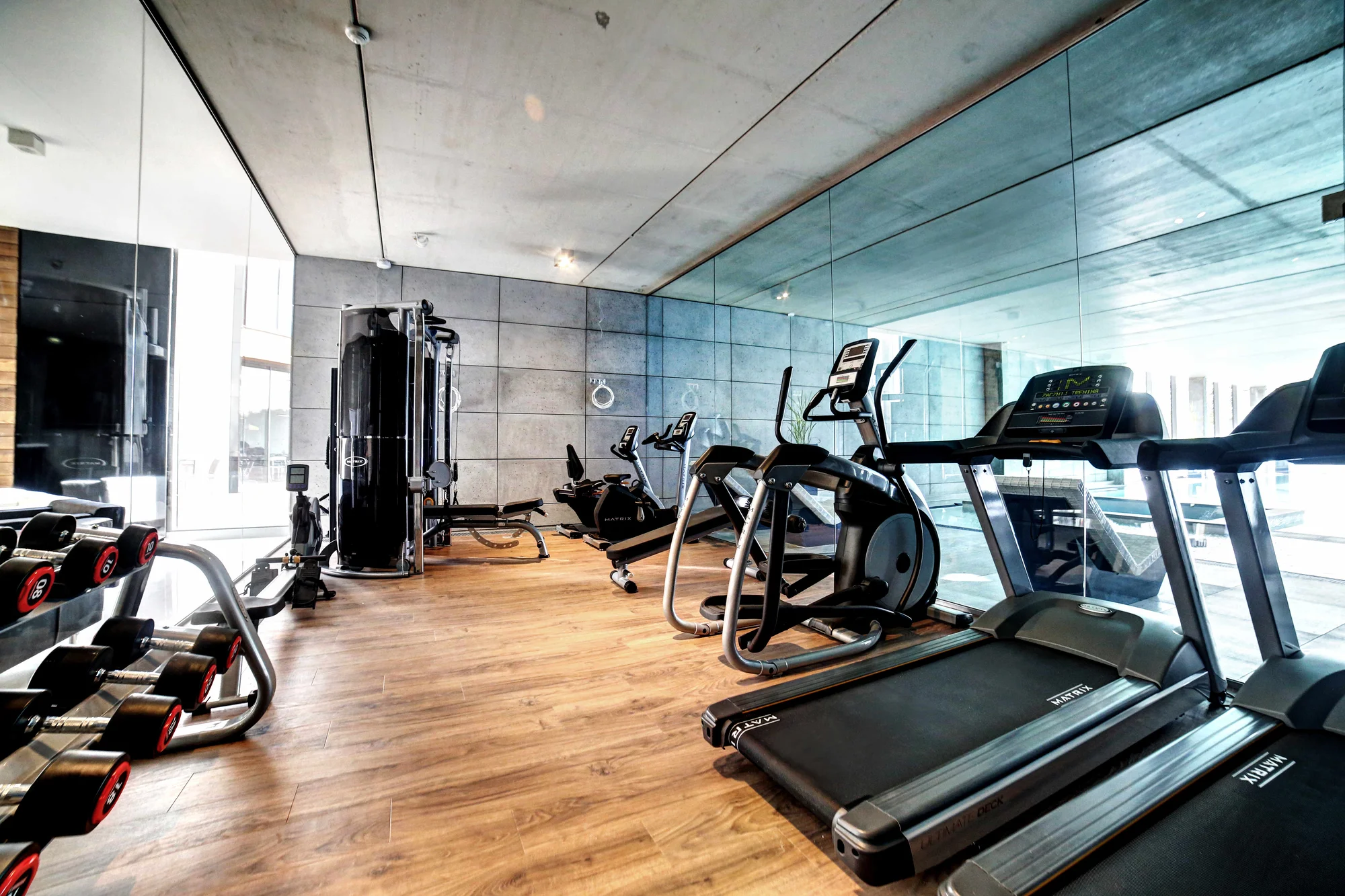 Boží pobyt se snídaní či polopenzí a neomezeným wellness v luxusním hotelu na břehu jezera