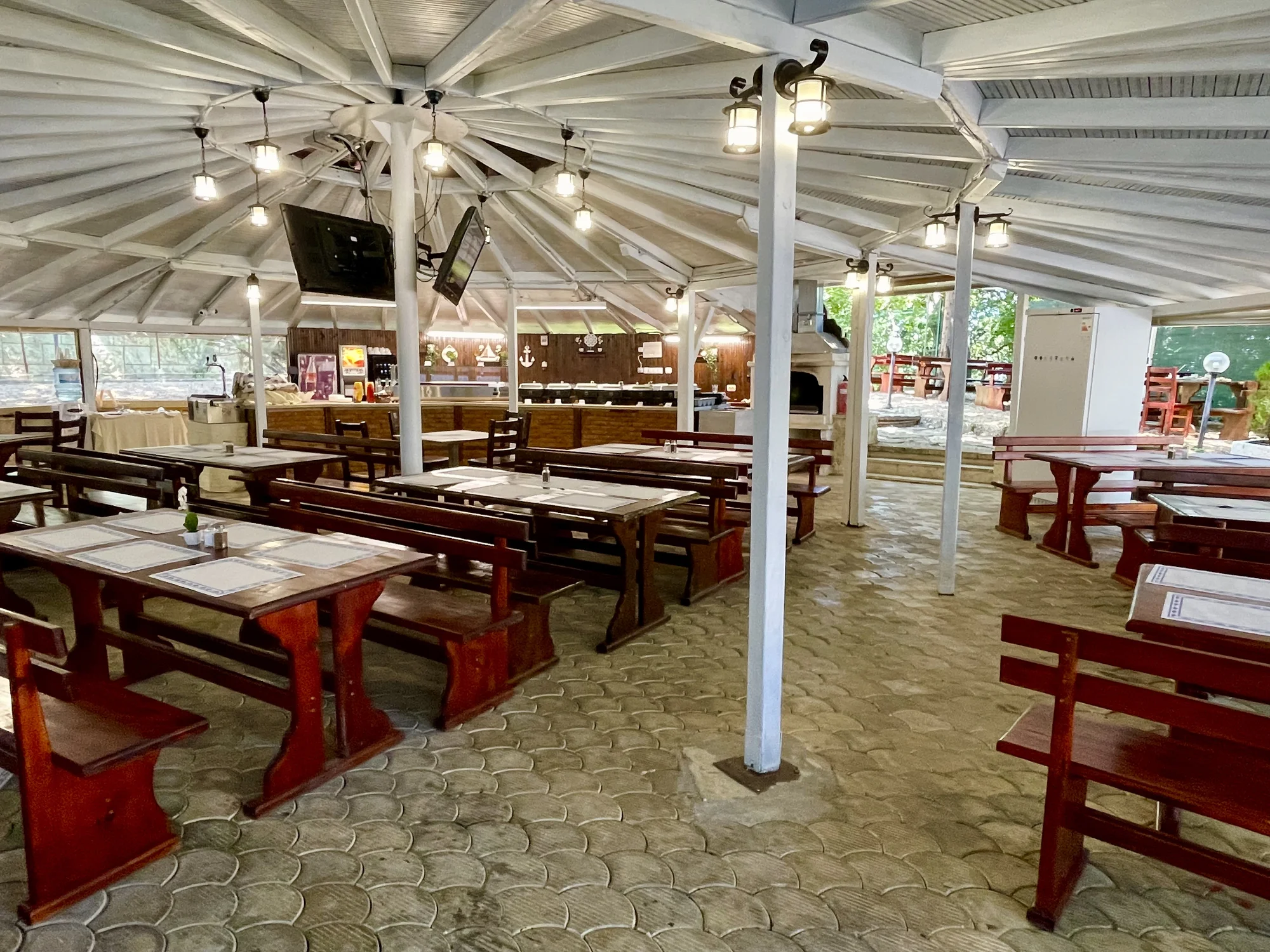 All inclusive dovolená v Bulharsku: apartmány pro páry i rodiny, bazén, animace i děti zdarma