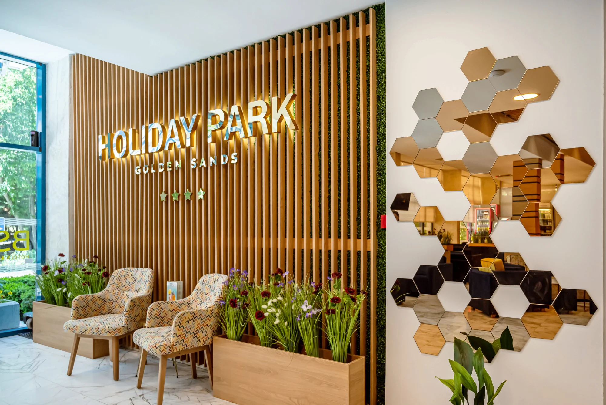 All inclusive dovolená v Bulharsku: apartmány pro páry i rodiny, bazén, animace i děti zdarma