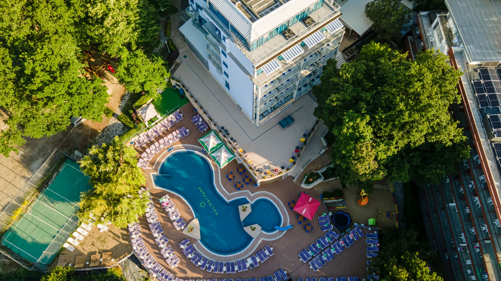 All inclusive dovolená v Bulharsku: apartmány pro páry i rodiny, bazén, animace i děti zdarma