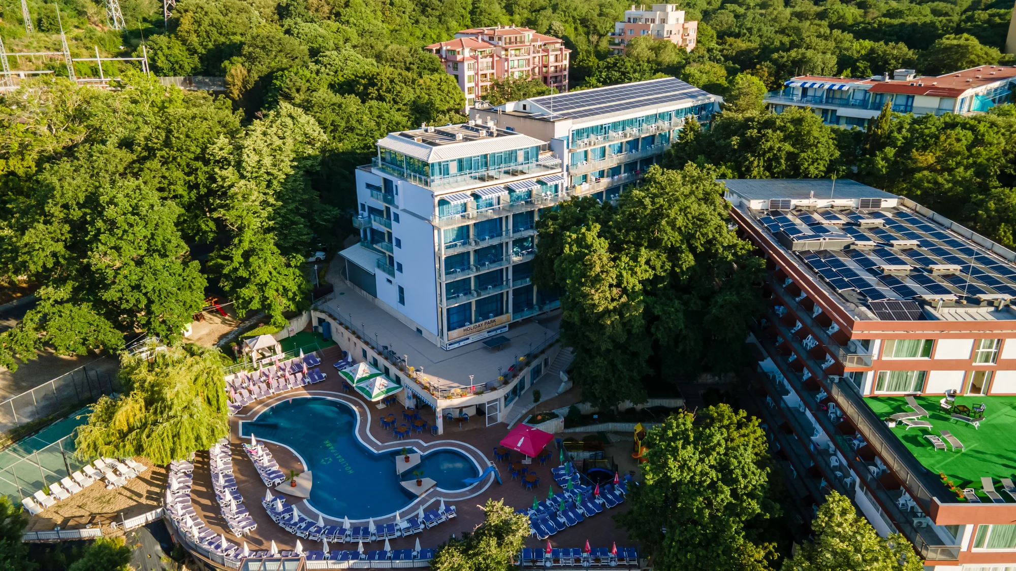 All inclusive dovolená v Bulharsku: apartmány pro páry i rodiny, bazén, animace i děti zdarma
