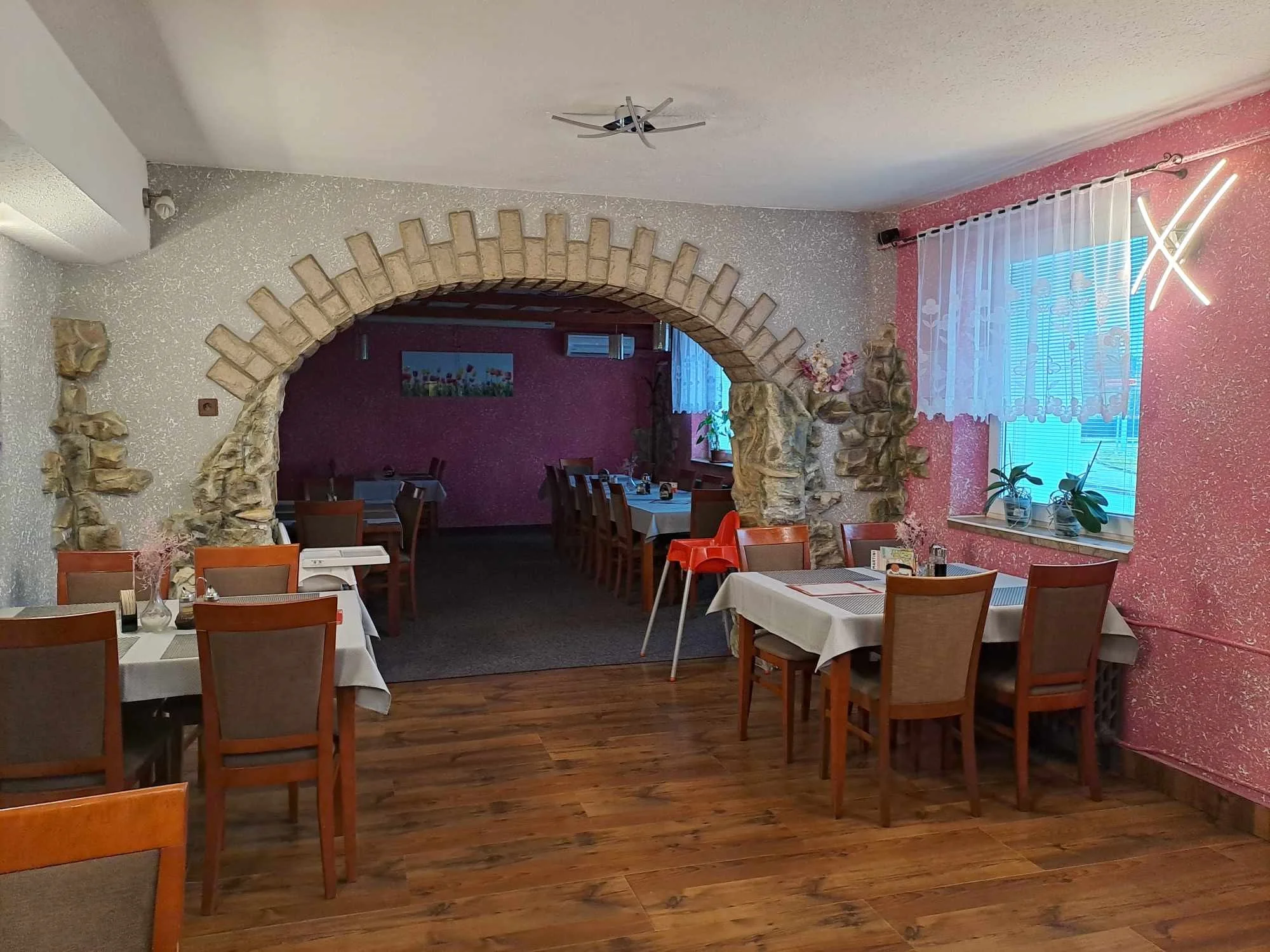 Masové i sýrové prkno a 1 hod. bowlingu až pro 6 osob: žebírka, řízky i smažené sýry