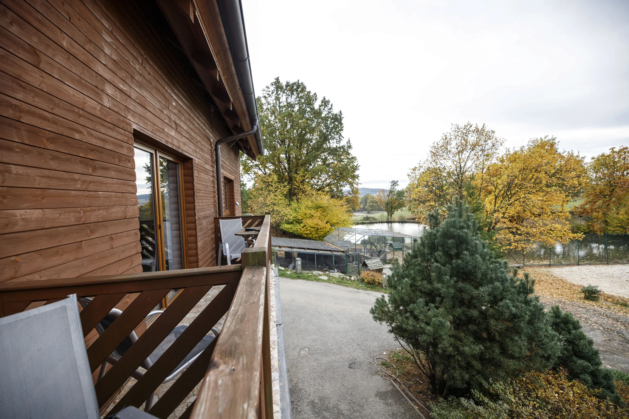Pobyt ve středních Čechách: možnost stravy, rybaření i minizoo