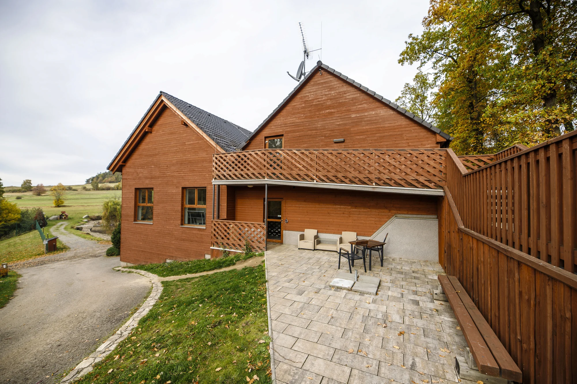Pobyt ve středních Čechách: možnost stravy, rybaření i minizoo