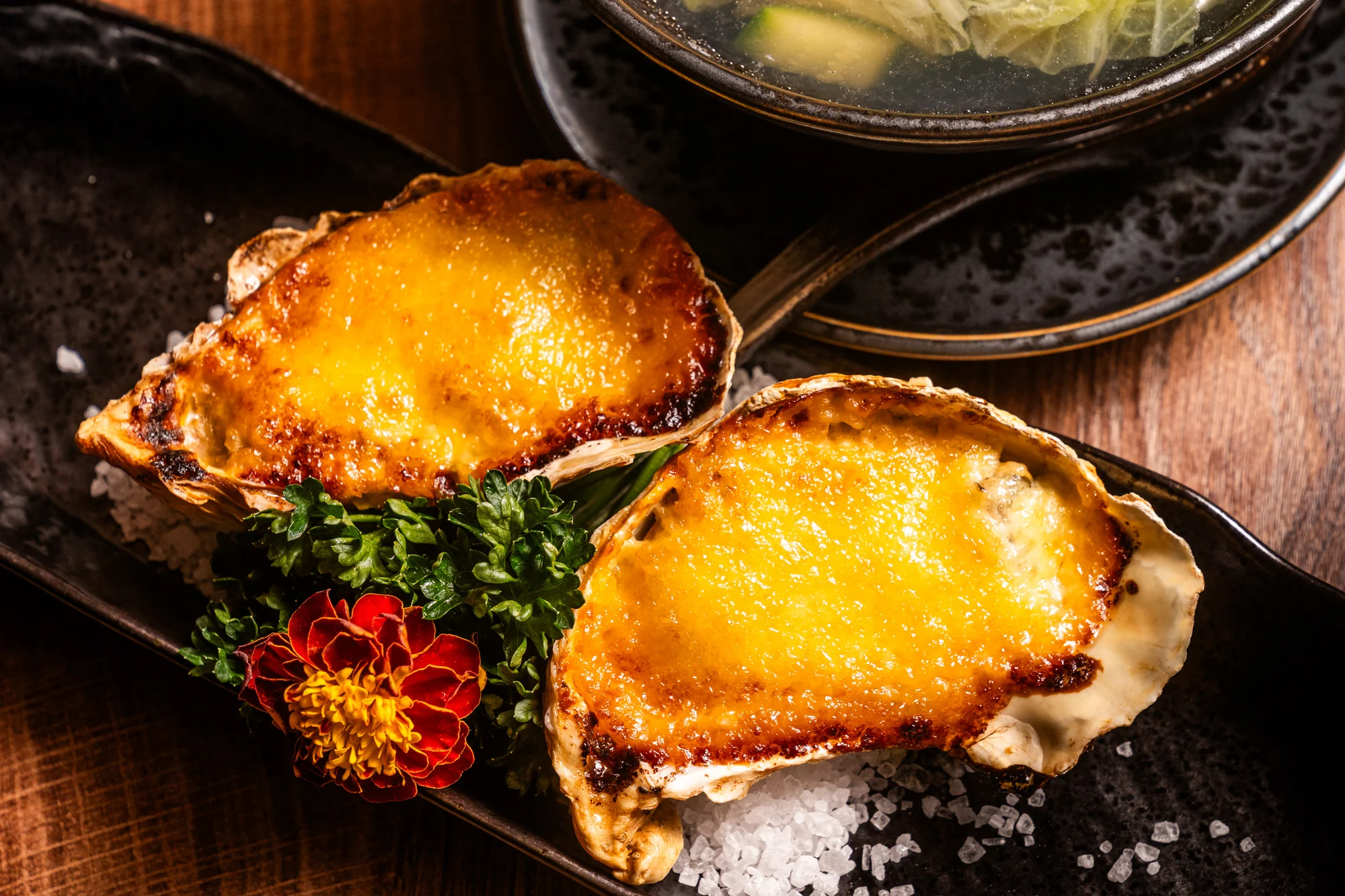 Vícechodové menu i sushi ve vyhlášené japonsko-korejské restauraci pro 2 osoby