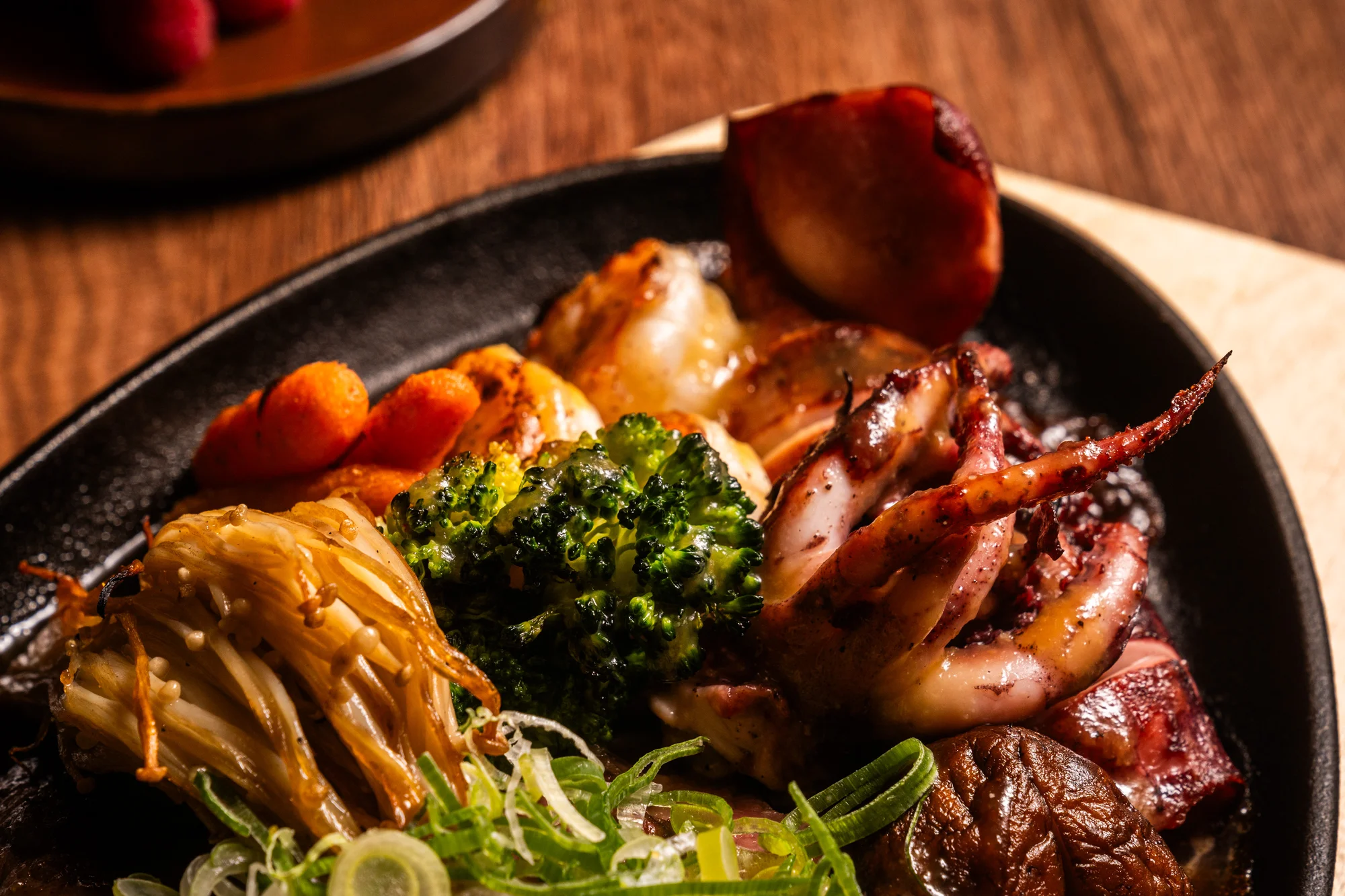 Vícechodové menu i sushi ve vyhlášené japonsko-korejské restauraci pro 2 osoby