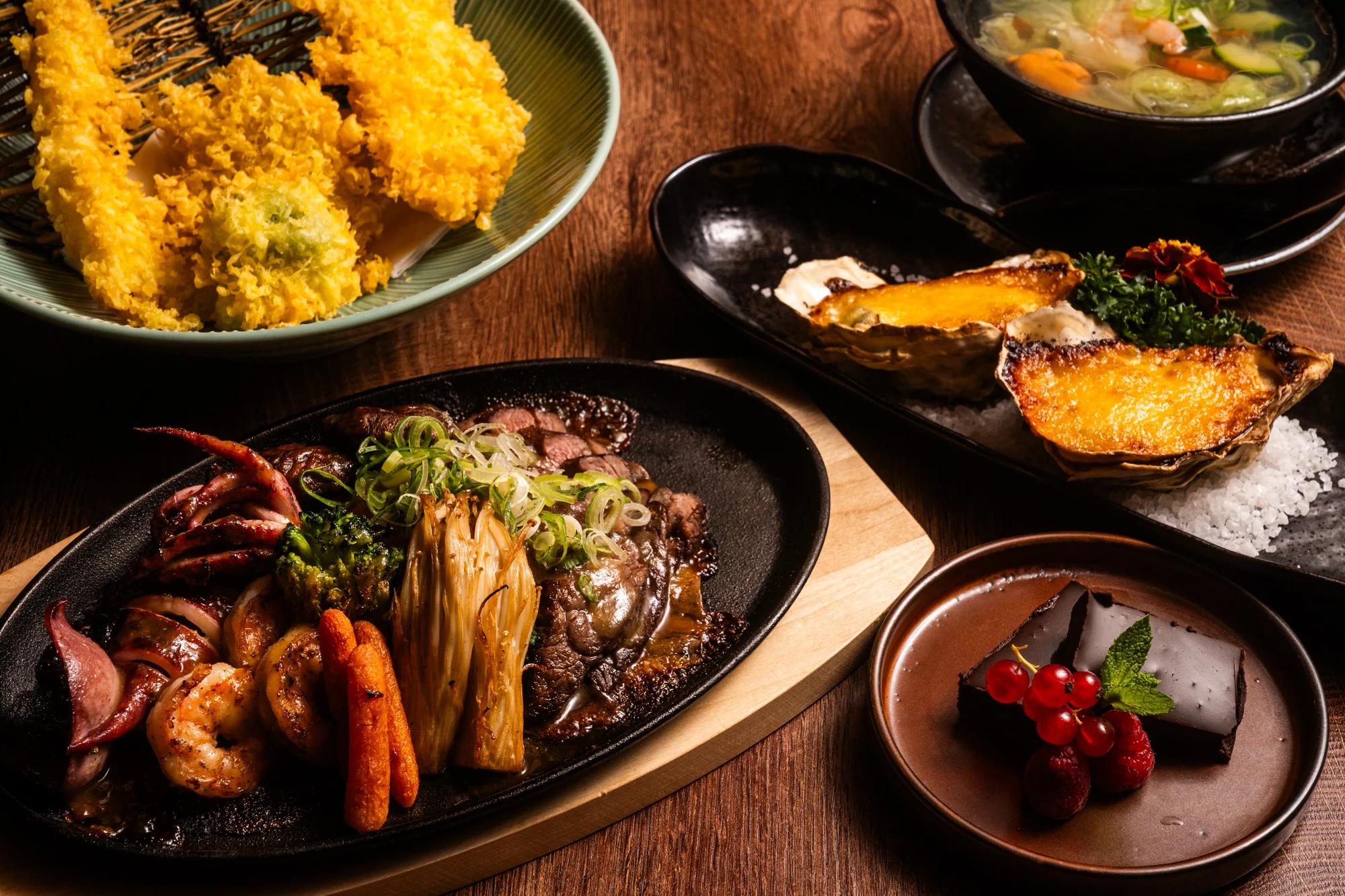 Vícechodové menu i sushi ve vyhlášené japonsko-korejské restauraci pro 2 osoby