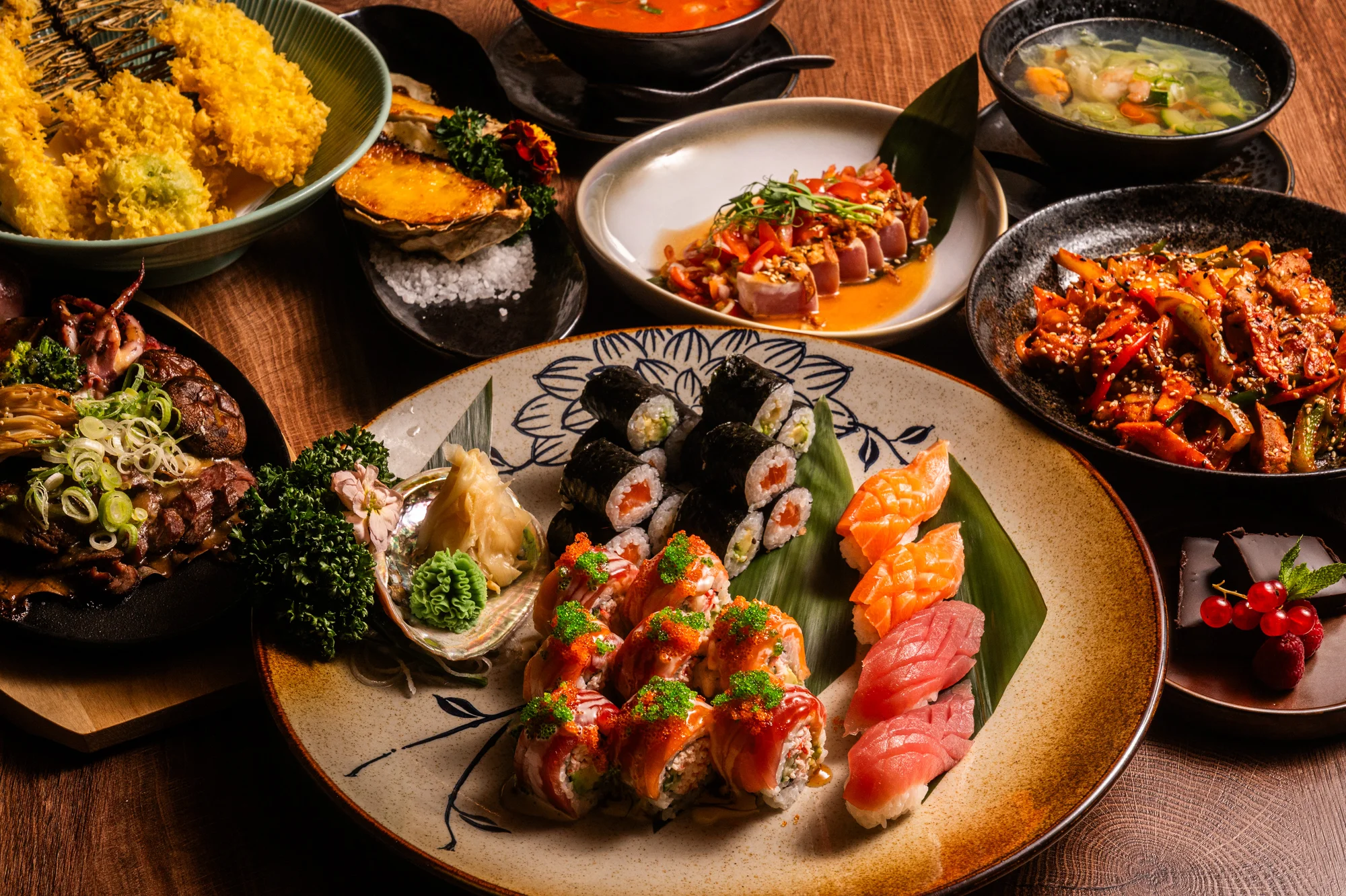 Vícechodové menu i sushi ve vyhlášené japonsko-korejské restauraci pro 2 osoby