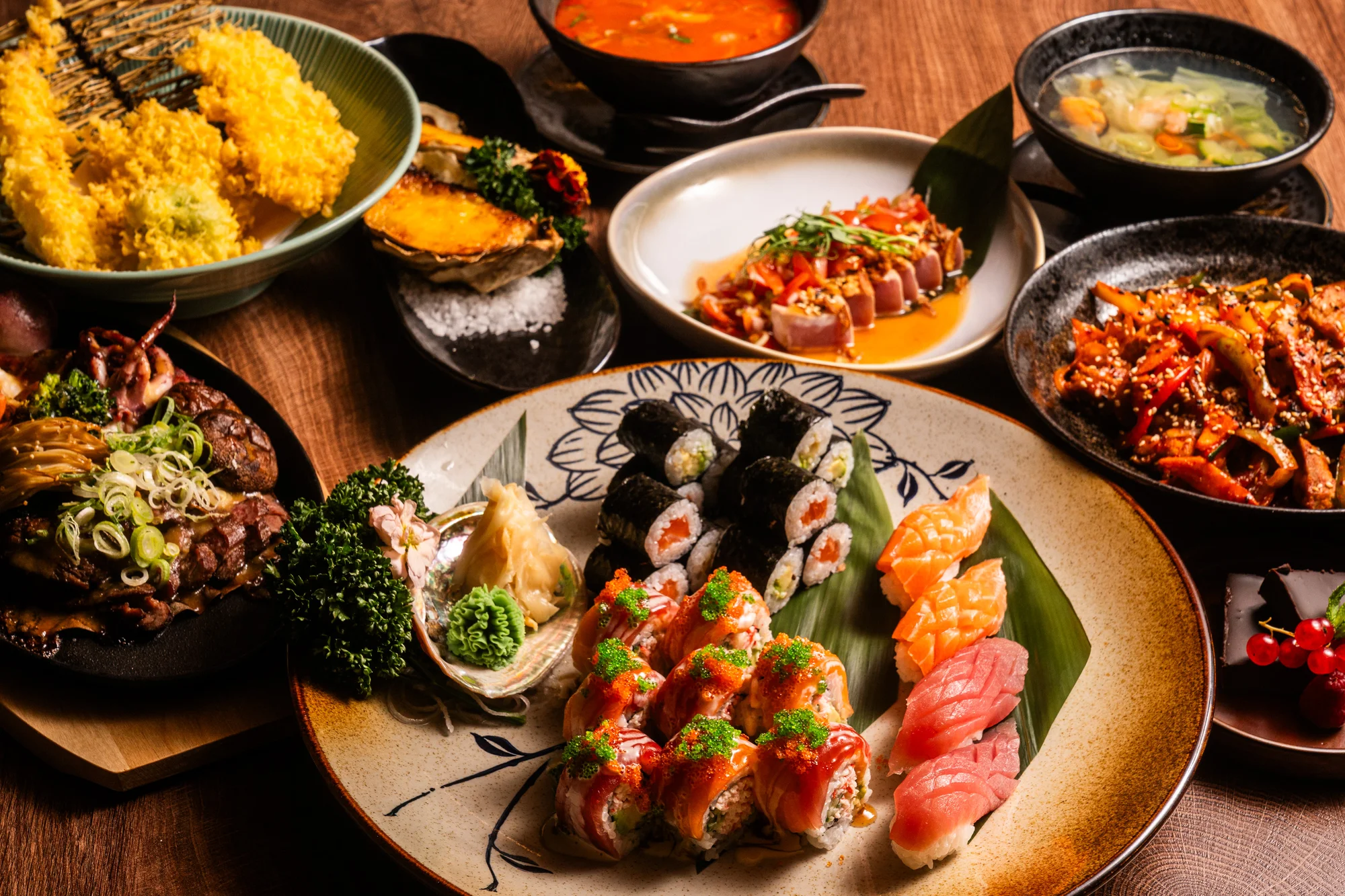 Vícechodové menu i sushi ve vyhlášené japonsko-korejské restauraci pro 2 osoby