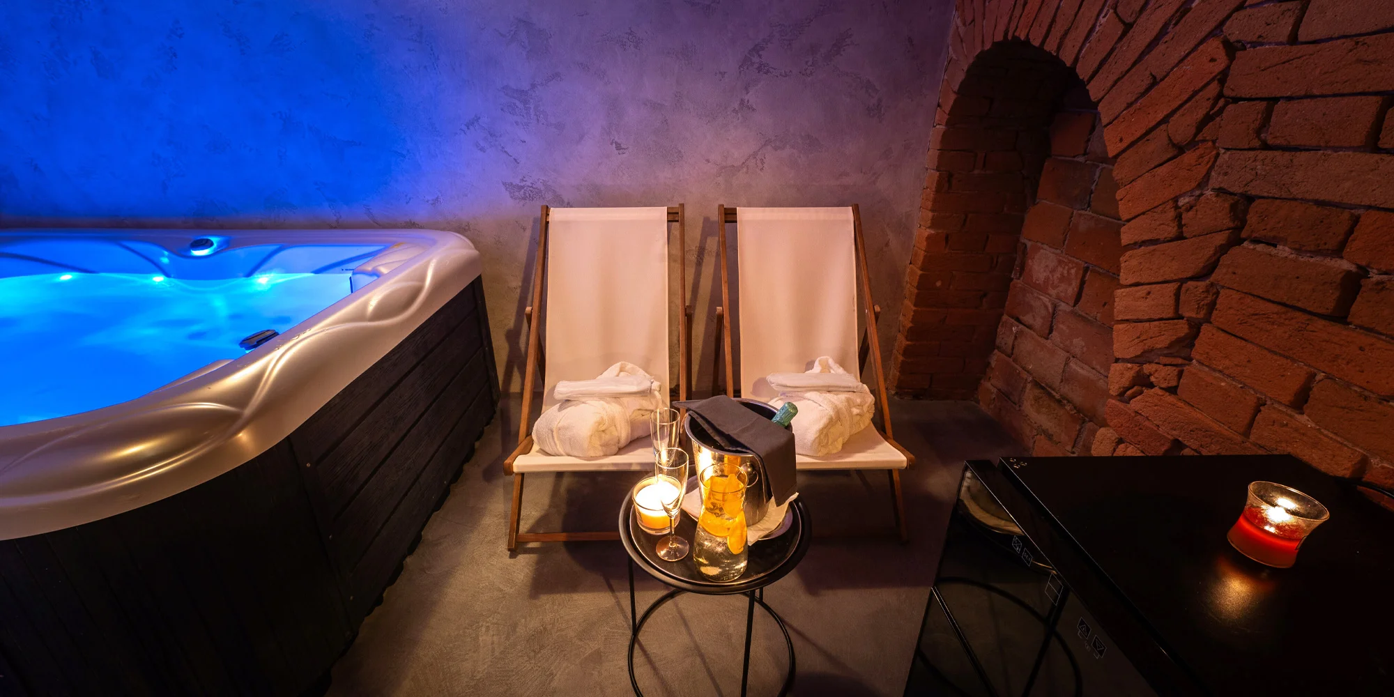 Krásný penzion v centru Litomyšle: snídaně do pokoje, moderní restaurace a výhled na Piaristický chrám