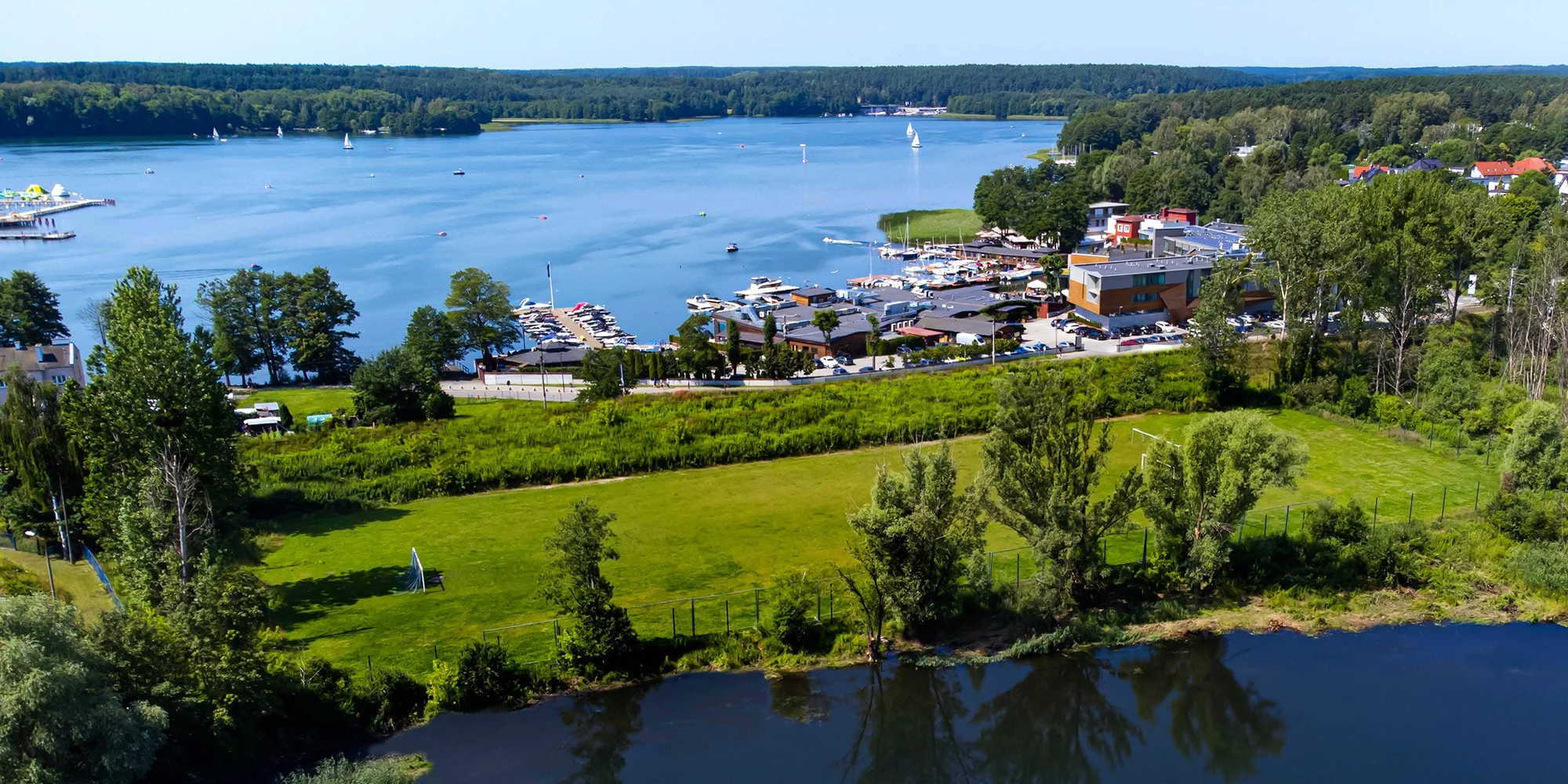 Boží pobyt se snídaní či polopenzí a neomezeným wellness v luxusním hotelu na břehu jezera