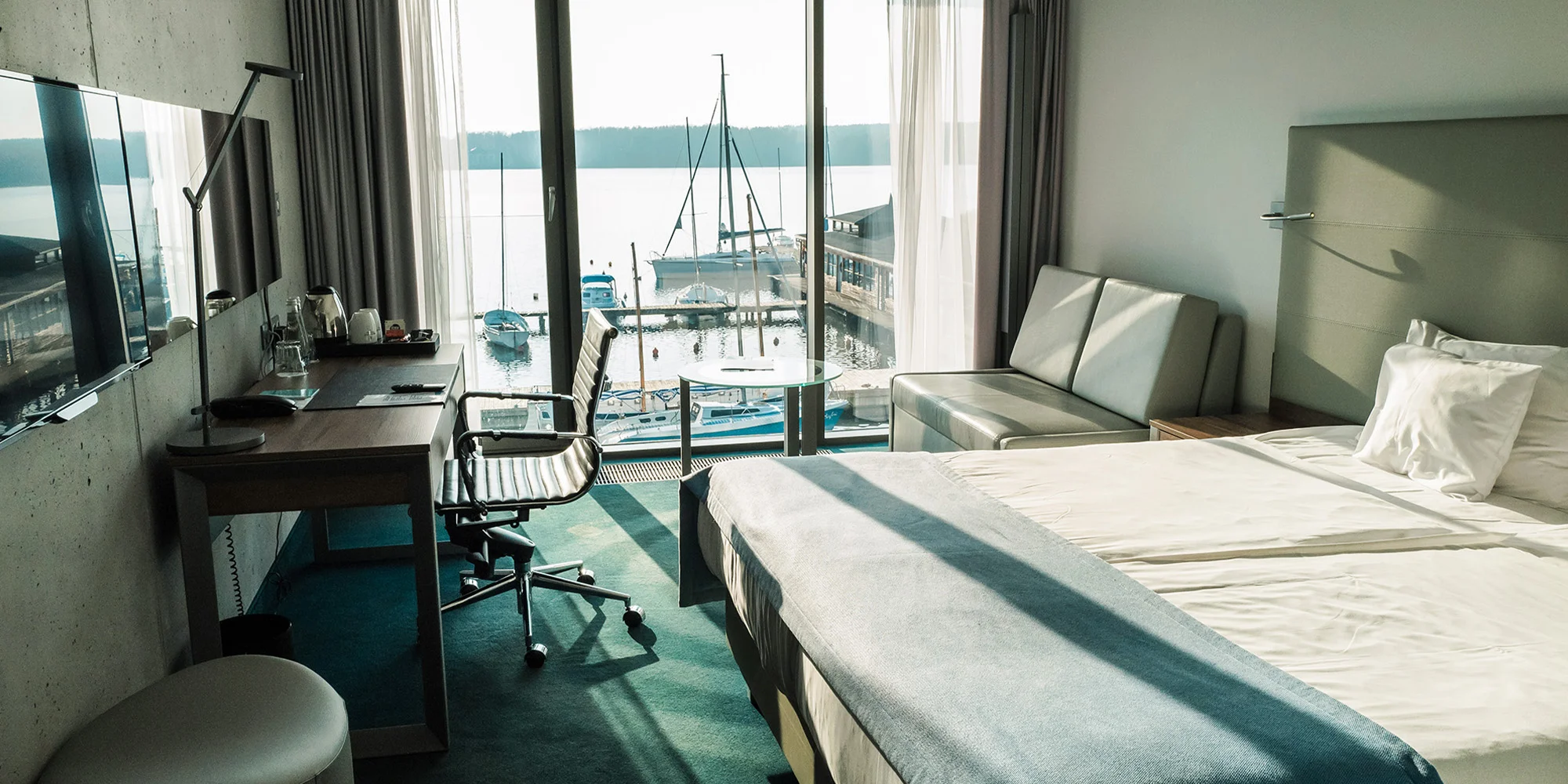 Boží pobyt se snídaní či polopenzí a neomezeným wellness v luxusním hotelu na břehu jezera