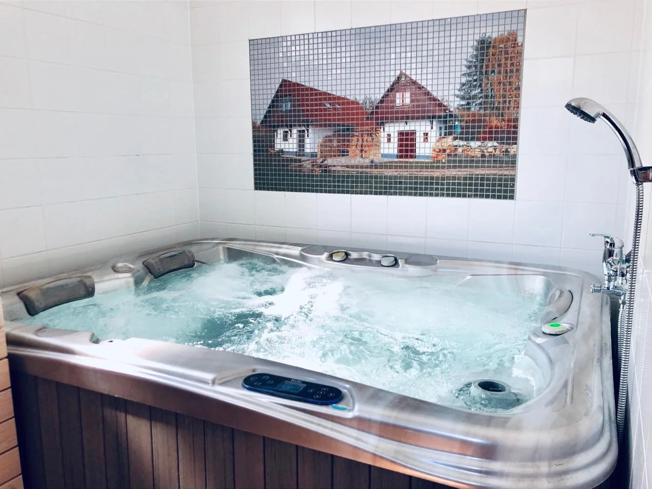 Relax v srdci Slovácka: penzion se snídaní či polopenzí, láhev vína a možnost privátního wellness