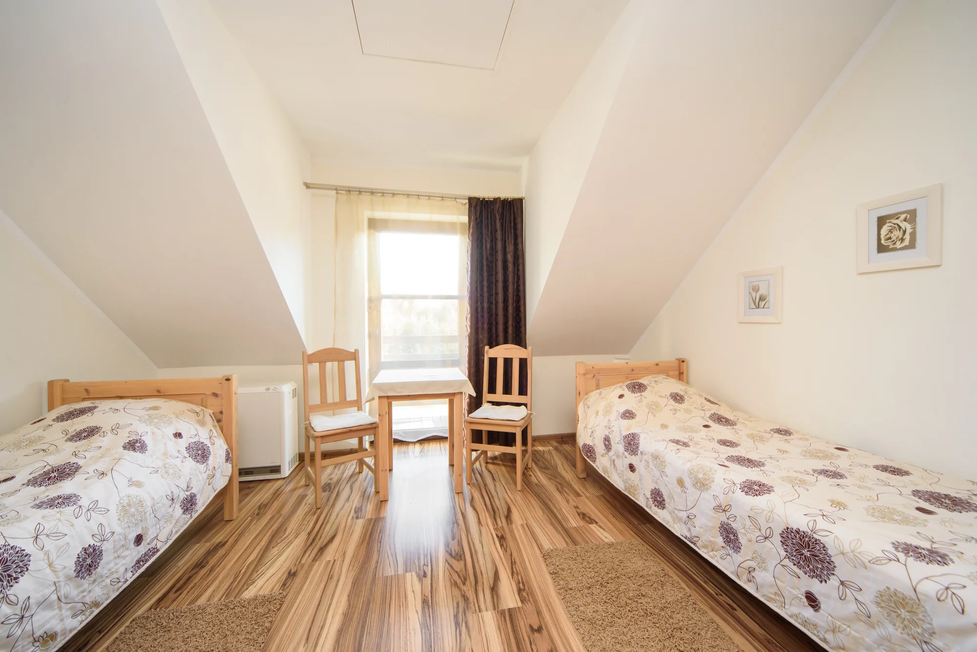 Moderní apartmány pod Śnieżnikiem: wellness, snídaně a zázemí pro rodiny s dětmi