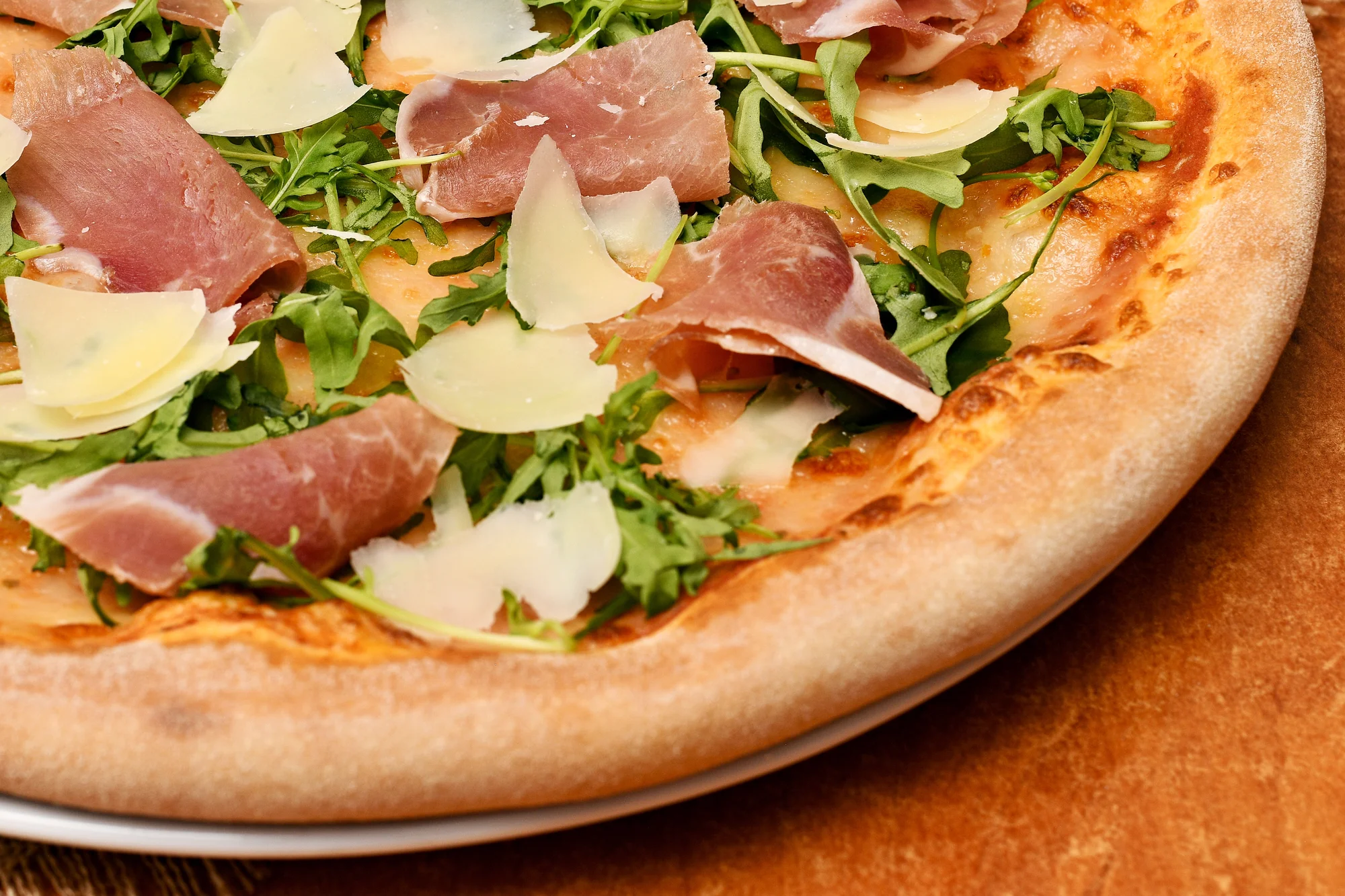 Pizza dle výběru v Nuslích pro 1–2 osoby: salami, quattro formaggi i carpaccio