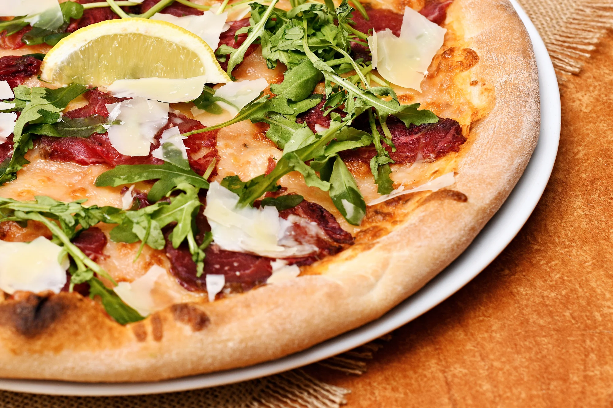 Pizza dle výběru v Nuslích pro 1–2 osoby: salami, quattro formaggi i carpaccio