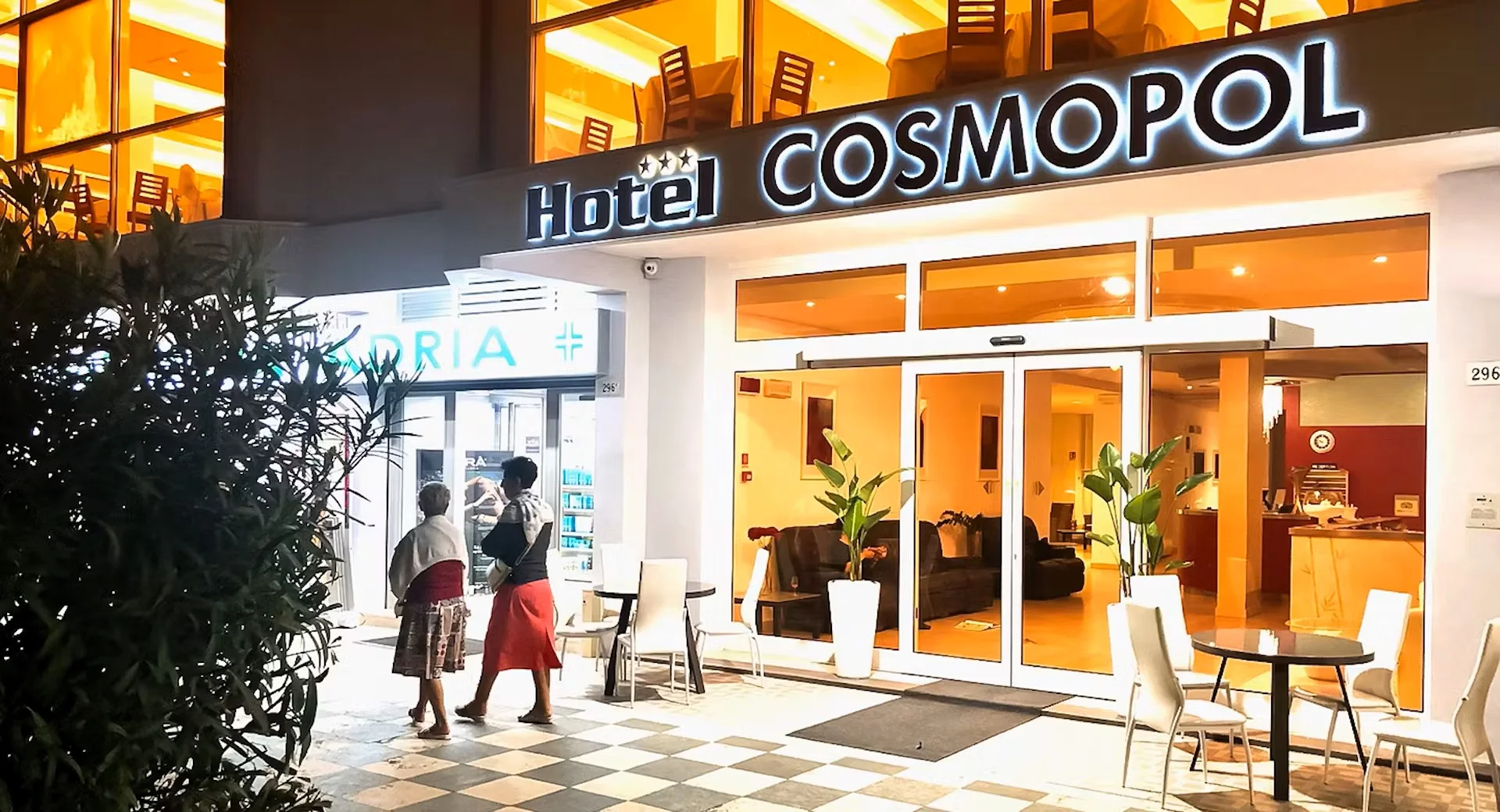 Rodinná dovolená u italského Jadranu: hotel 50 metrů od pláže, plná penze a koupání v bazénu, dítě zdarma