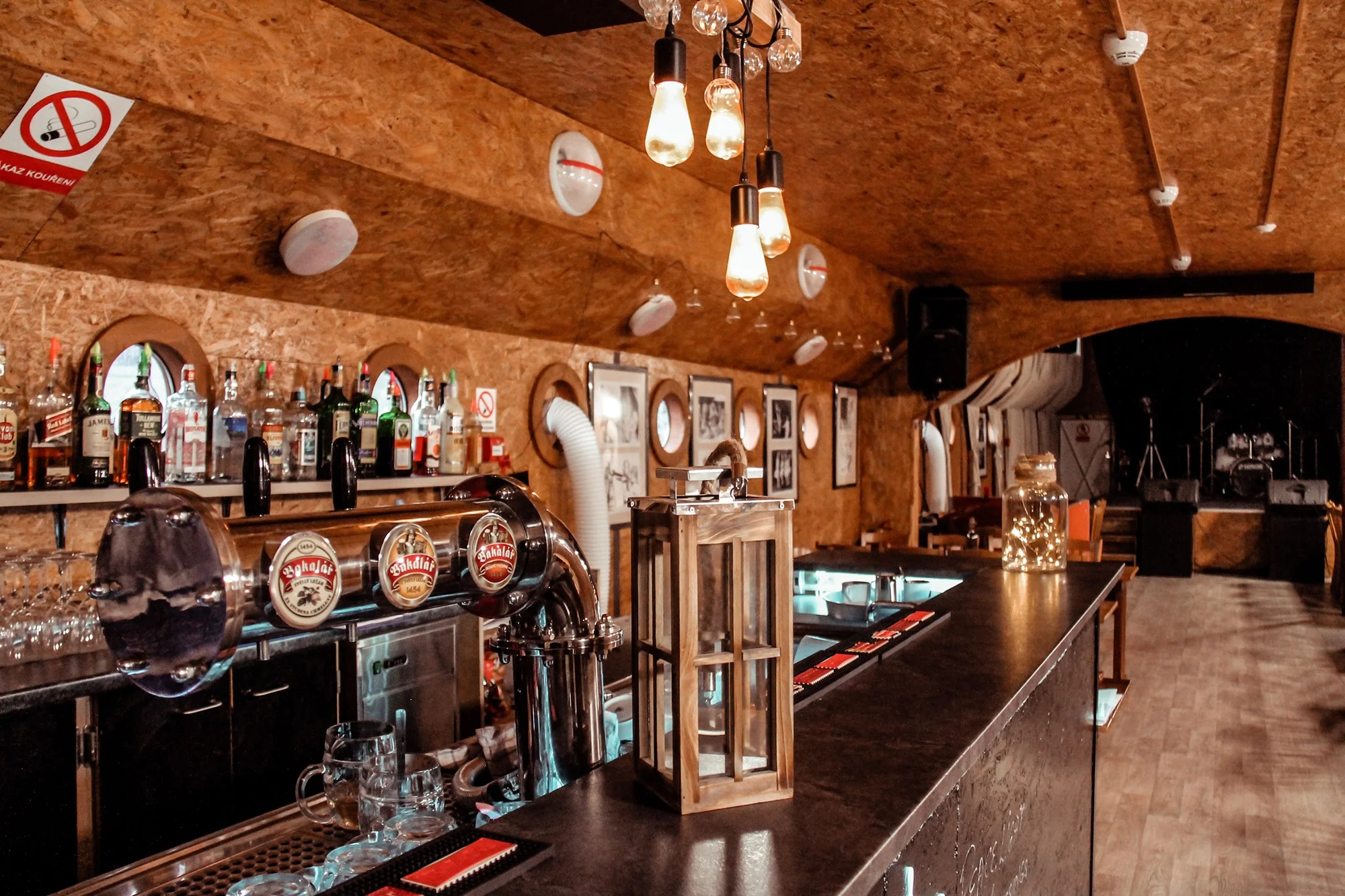 Hodnotový voucher na 250–500 Kč na cokoli z menu lodi Kamina na Vltavě