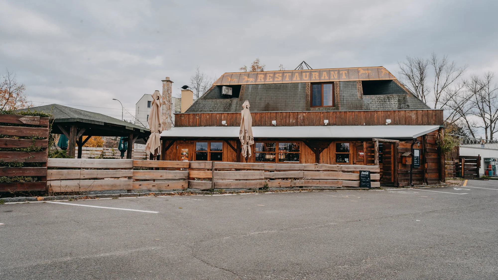Otevřené vouchery do nové asijské restaurace a sushi baru v Pardubicích: 300-1000 Kč