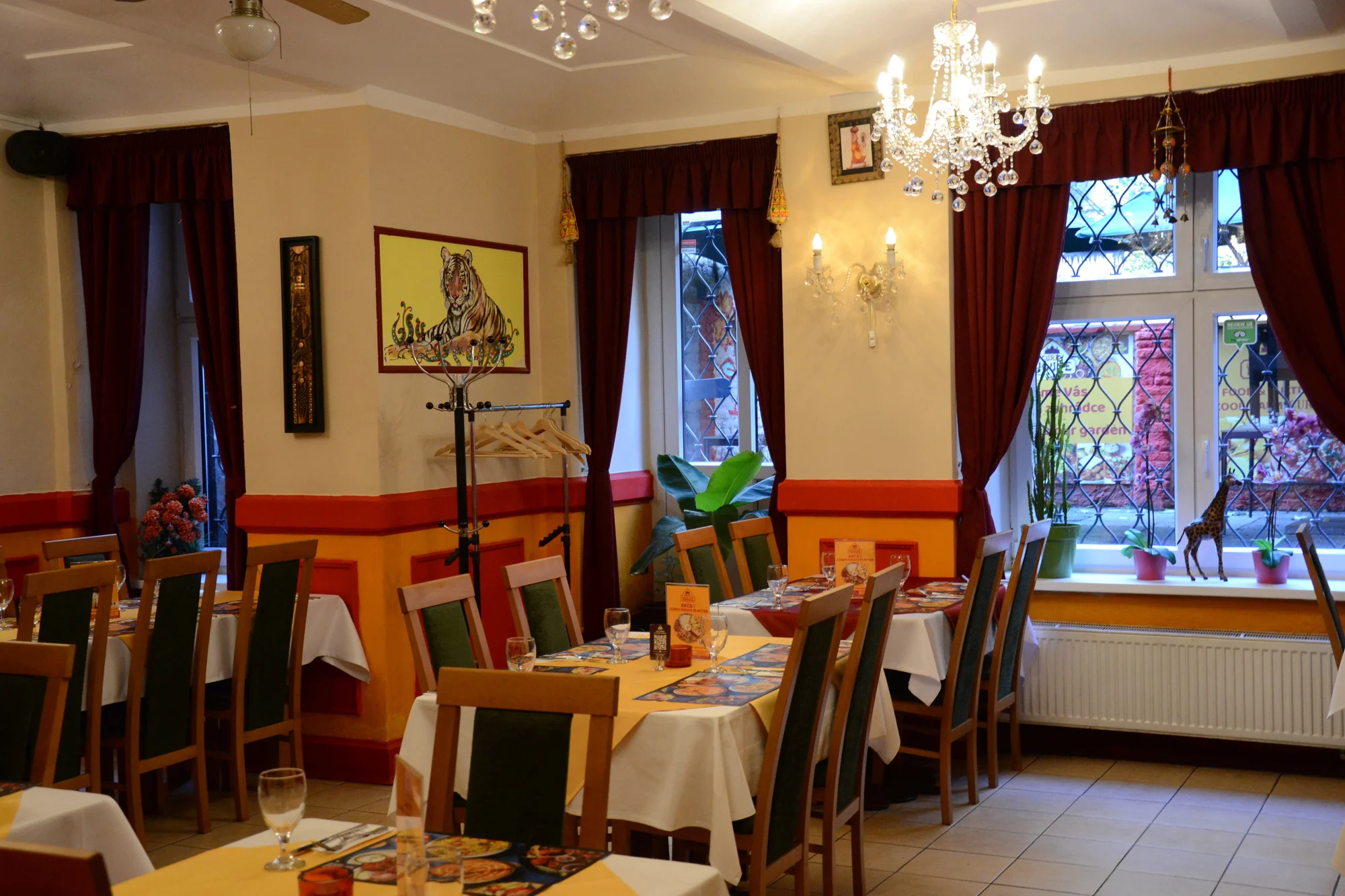 Otevřené vouchery na 500, 1000 a 1500 Kč do restaurace Curry House