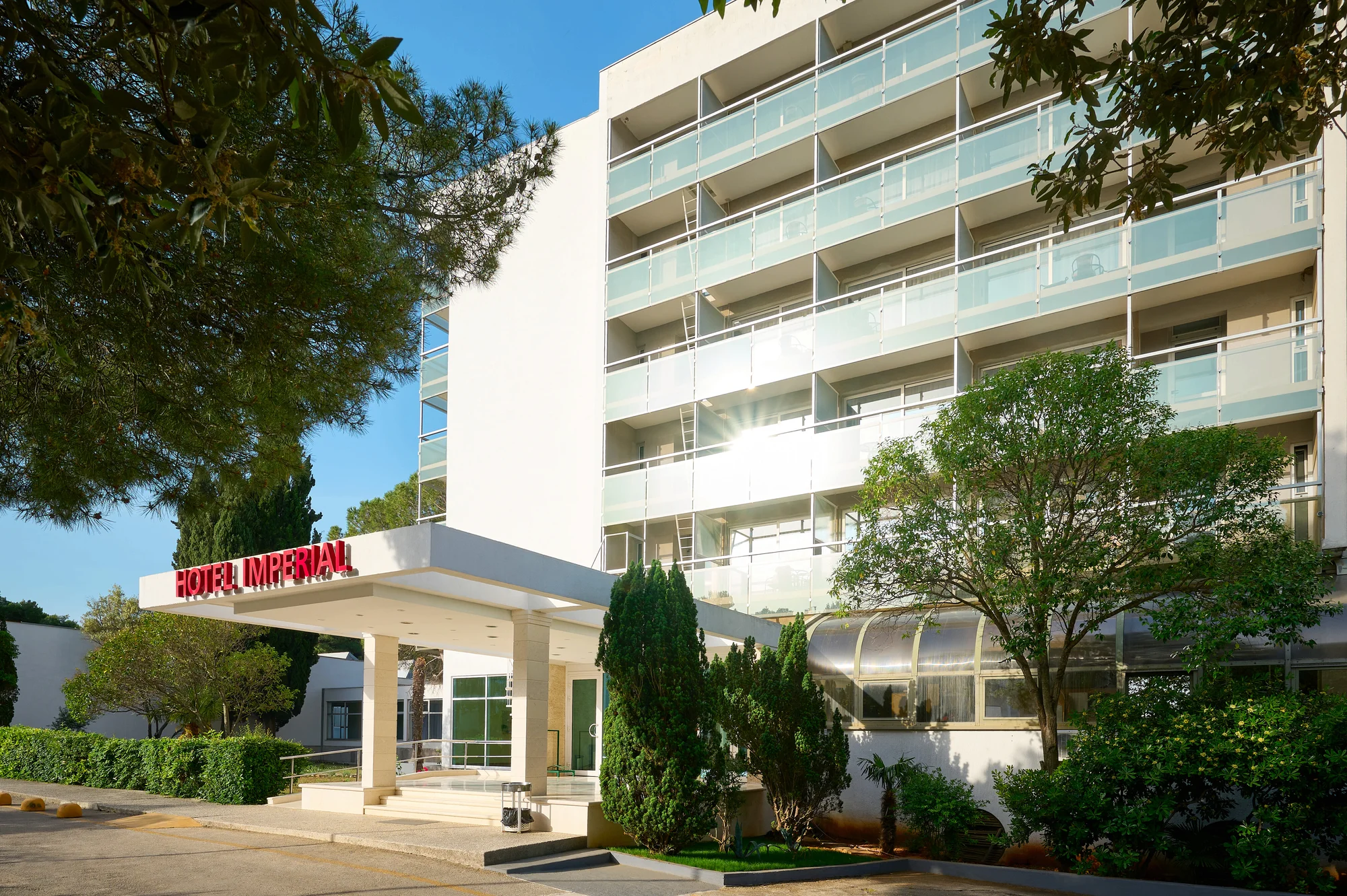 Vodice v Chorvatsku a parádní dovolená u moře: hotel hned u pláže, polopenze, bazény i fitness