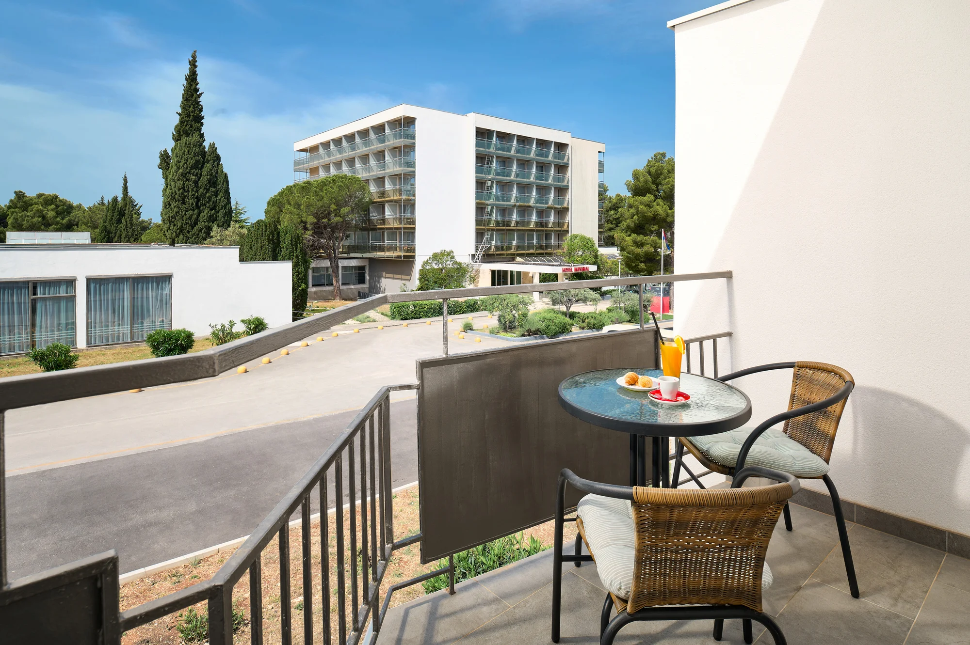 Vodice v Chorvatsku a parádní dovolená u moře: hotel hned u pláže, polopenze, bazény i fitness