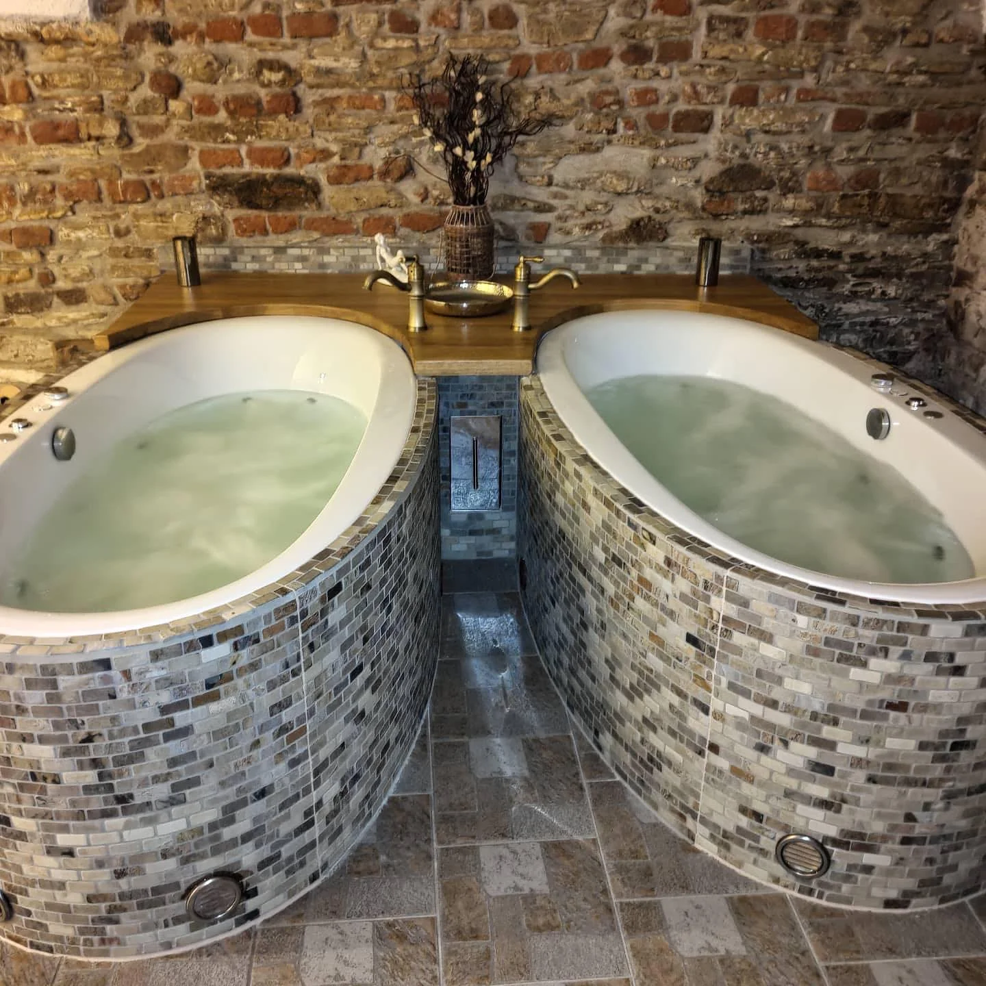 Královský relax v privátním wellness pro 2-6 osob: koupel, sauna i lahev sektu