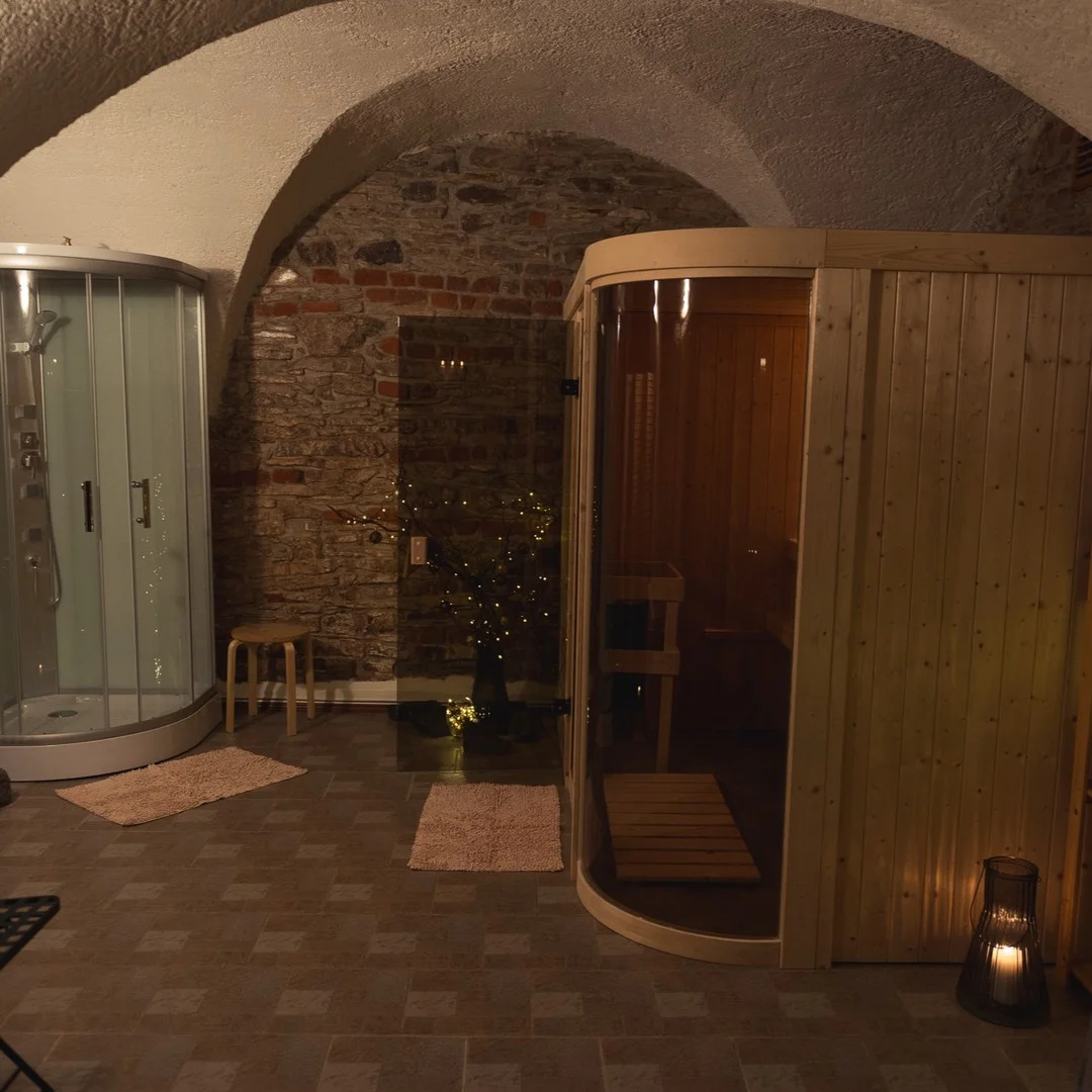 Královský relax v privátním wellness pro 2-6 osob: koupel, sauna i lahev sektu