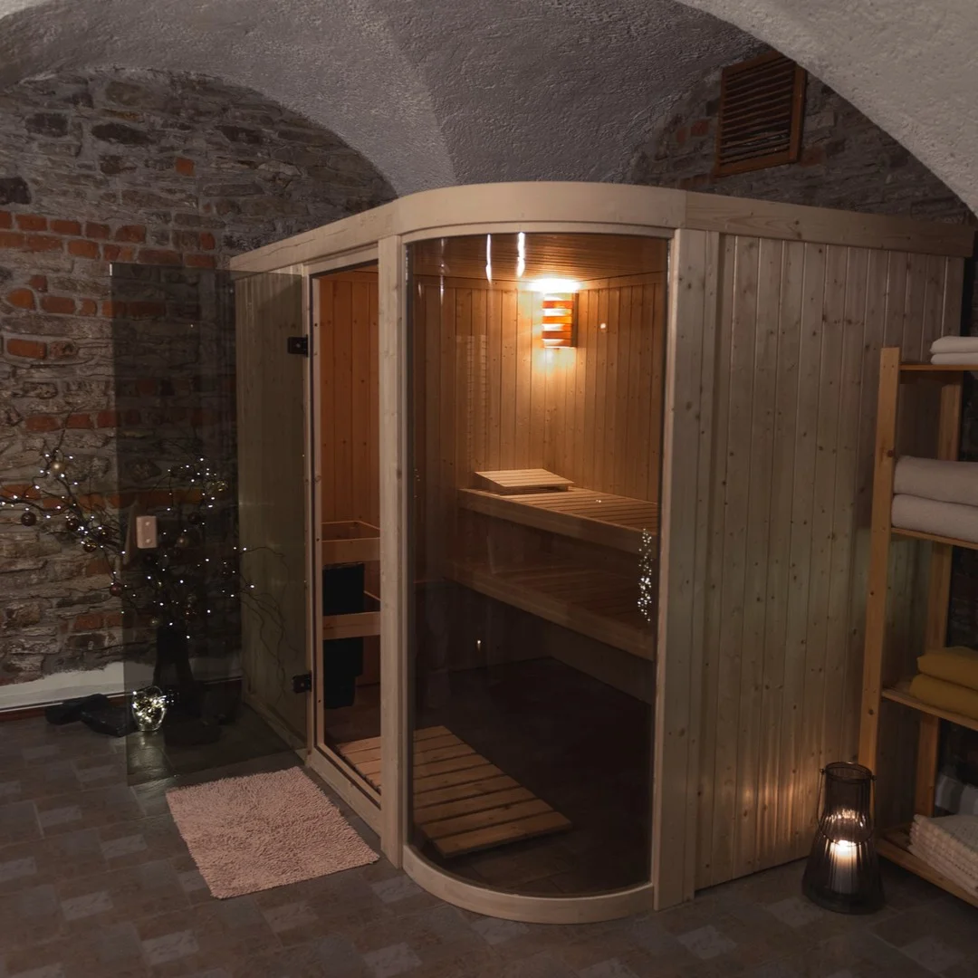 Královský relax v privátním wellness pro 2-6 osob: koupel, sauna i lahev sektu