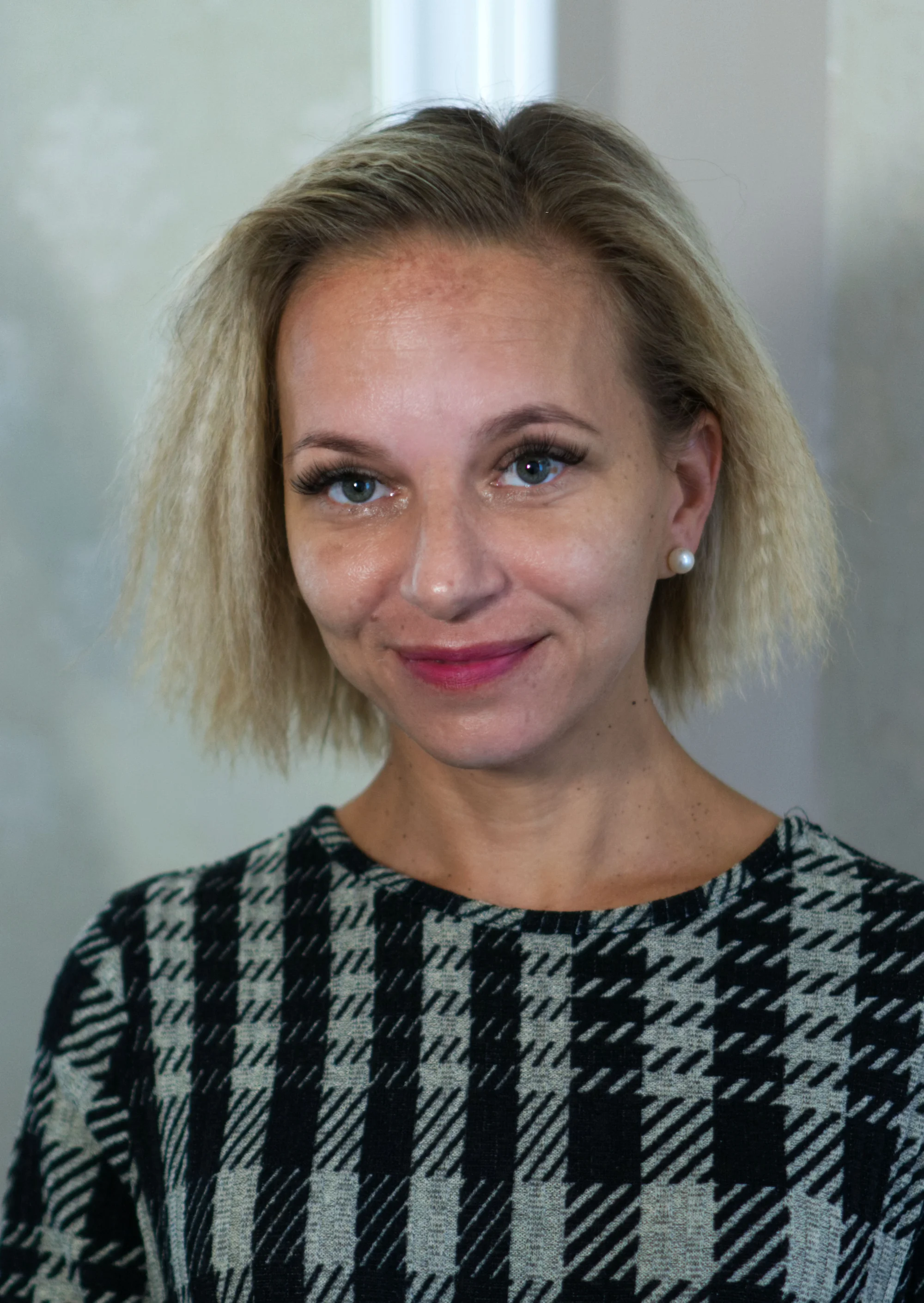 Mladistvý vzhled díky ošetření bipolární radiofrekvencí či bio penem: redukce vrásek a tuku v podbradku