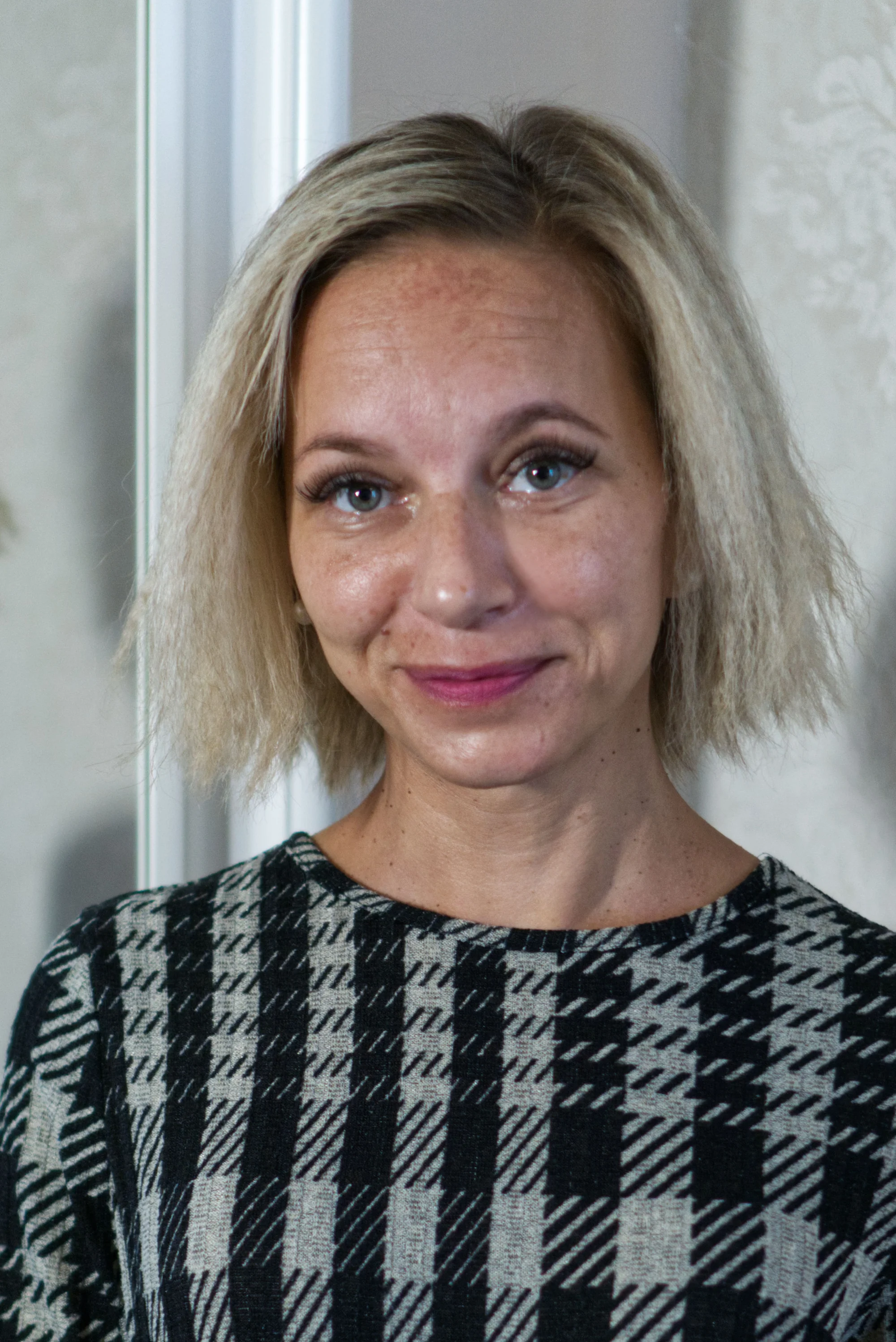 Mladistvý vzhled díky ošetření bipolární radiofrekvencí či bio penem: redukce vrásek a tuku v podbradku