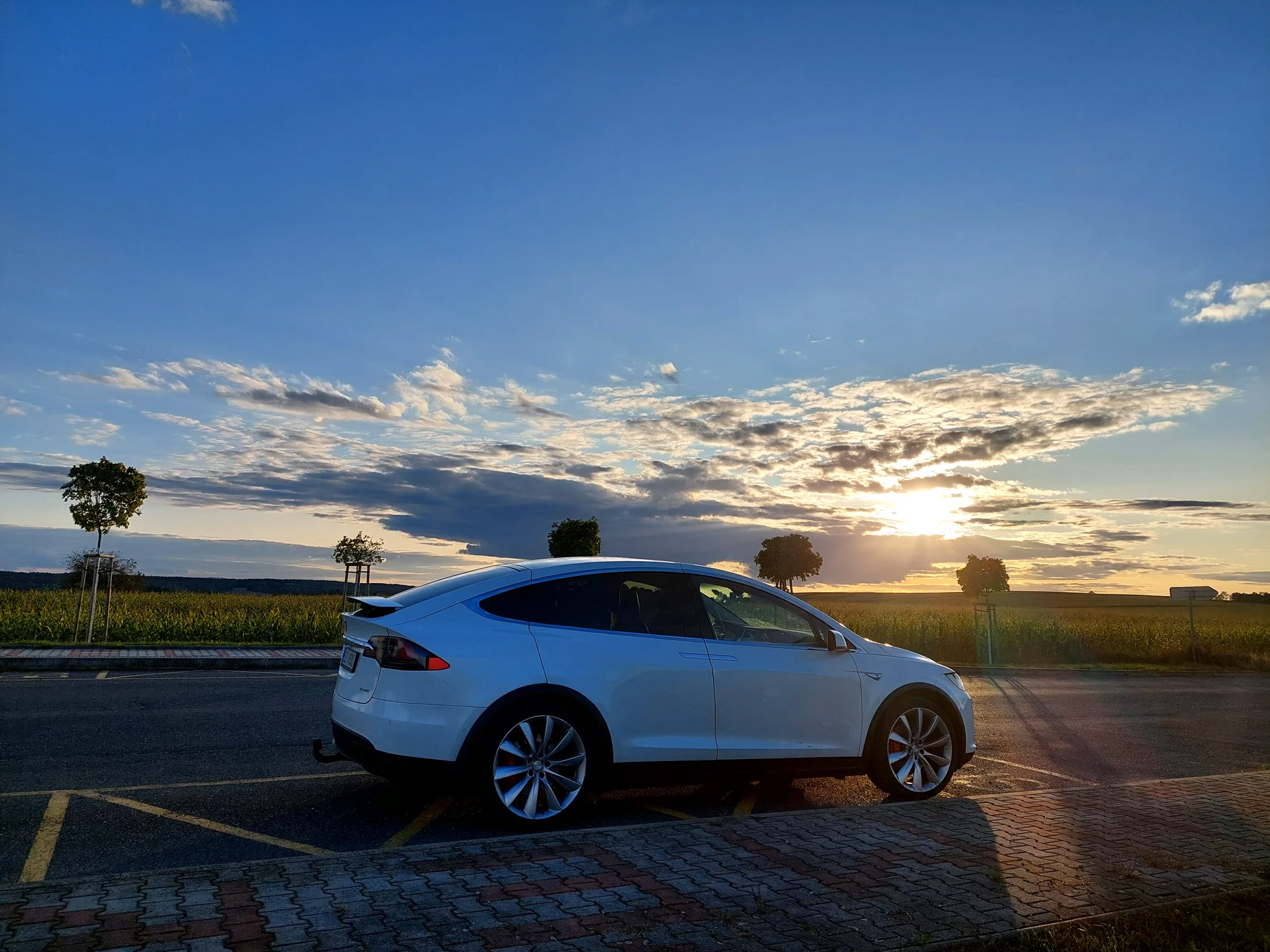 Tesla Model X P90D: 20 min. spolujízdy nebo až 1 hod. řízení