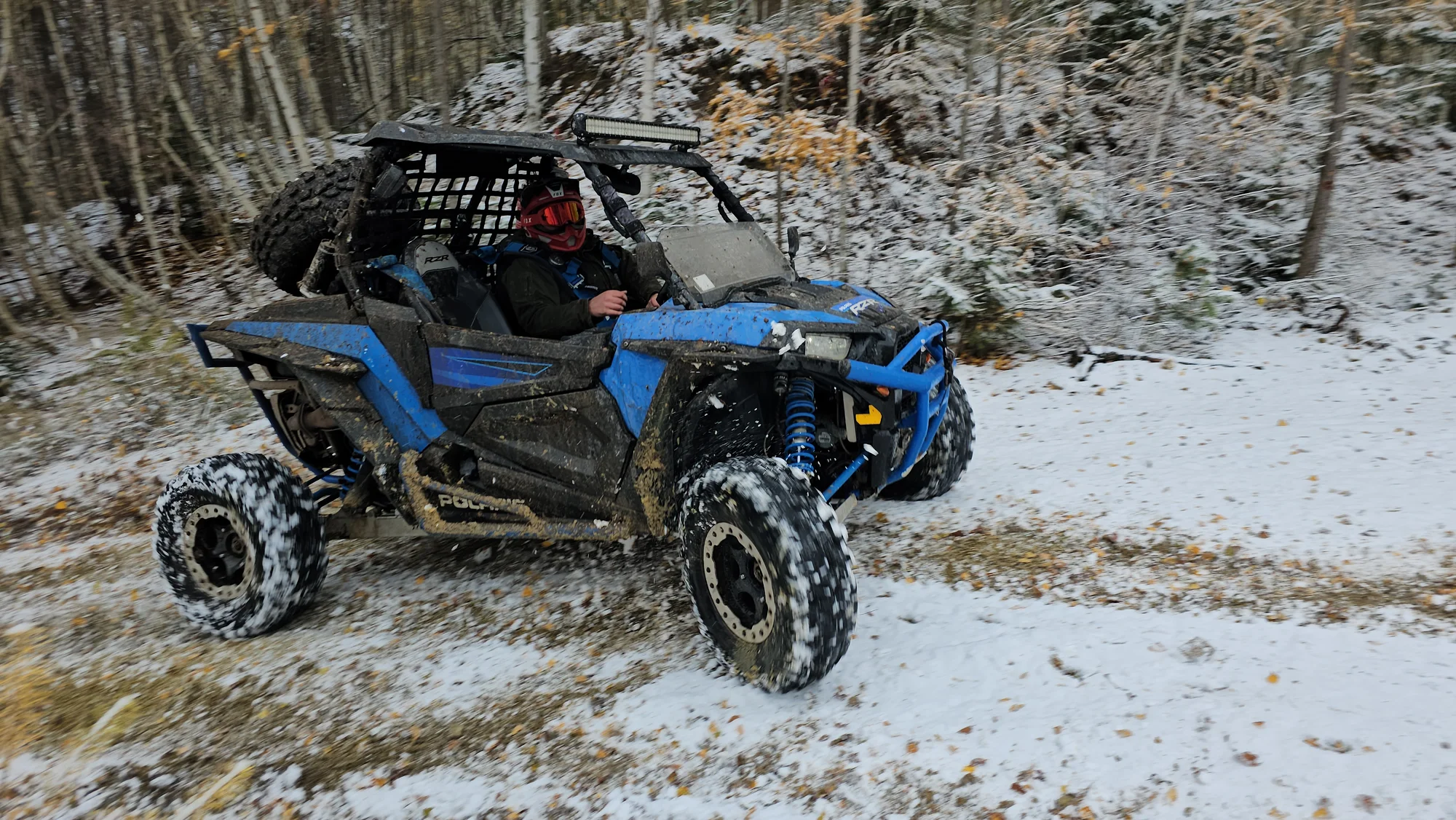 Jízda na přírodním okruhu: 15–60 min. řízení terénní buggy či spolujízdy v dakarské