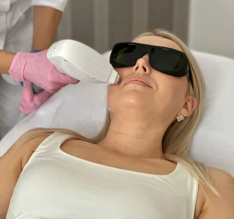 Kosmetické ošetření: IPL omlazení pleti, radiofrekvenční lifting či karboxyterapie
