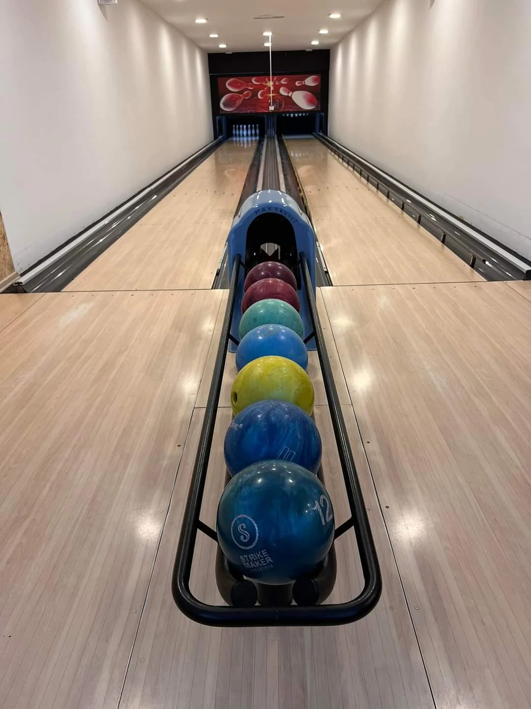 Pořádná nálož kuřecích křídel i s hranolky a hodina bowlingu až pro 8 hráčů