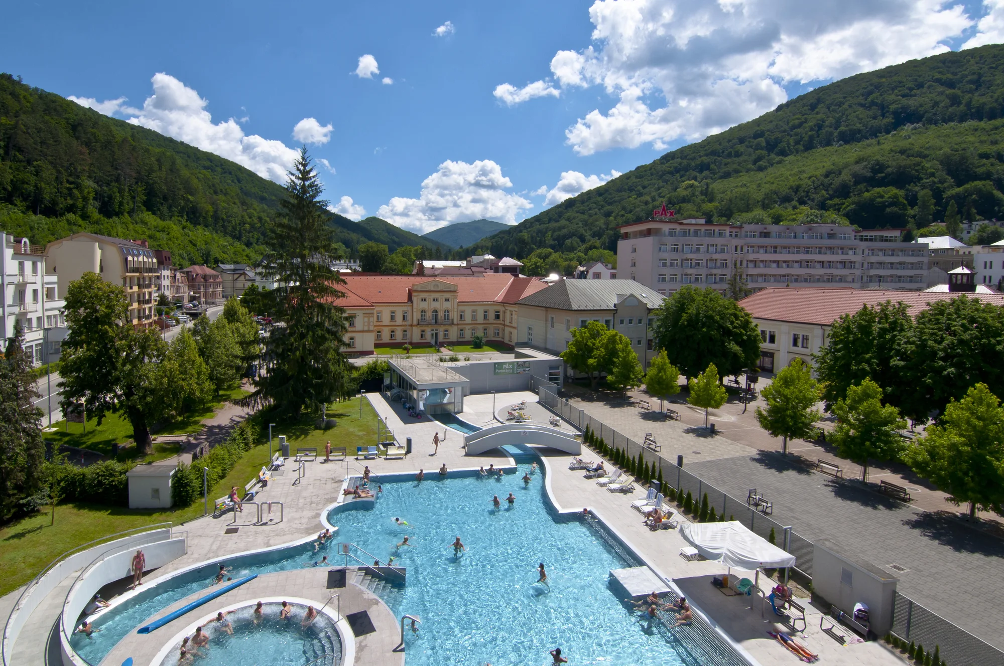 Zážitkový pobyt v unikátním Treehouse v Trenčianských Teplicích se snídaní a vstupem do wellness