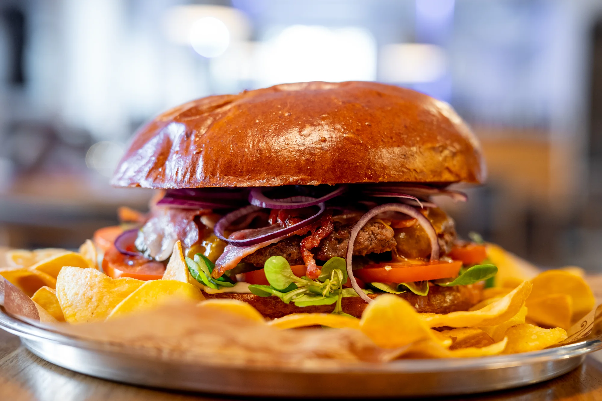 Aero menu: telecí či kuřecí burger nebo kilový mega burger s pivním setem a sorbety