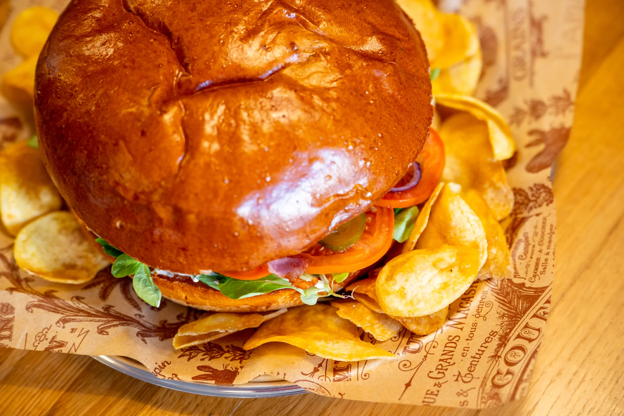 Aero menu: telecí či kuřecí burger nebo kilový mega burger s pivním setem a sorbety