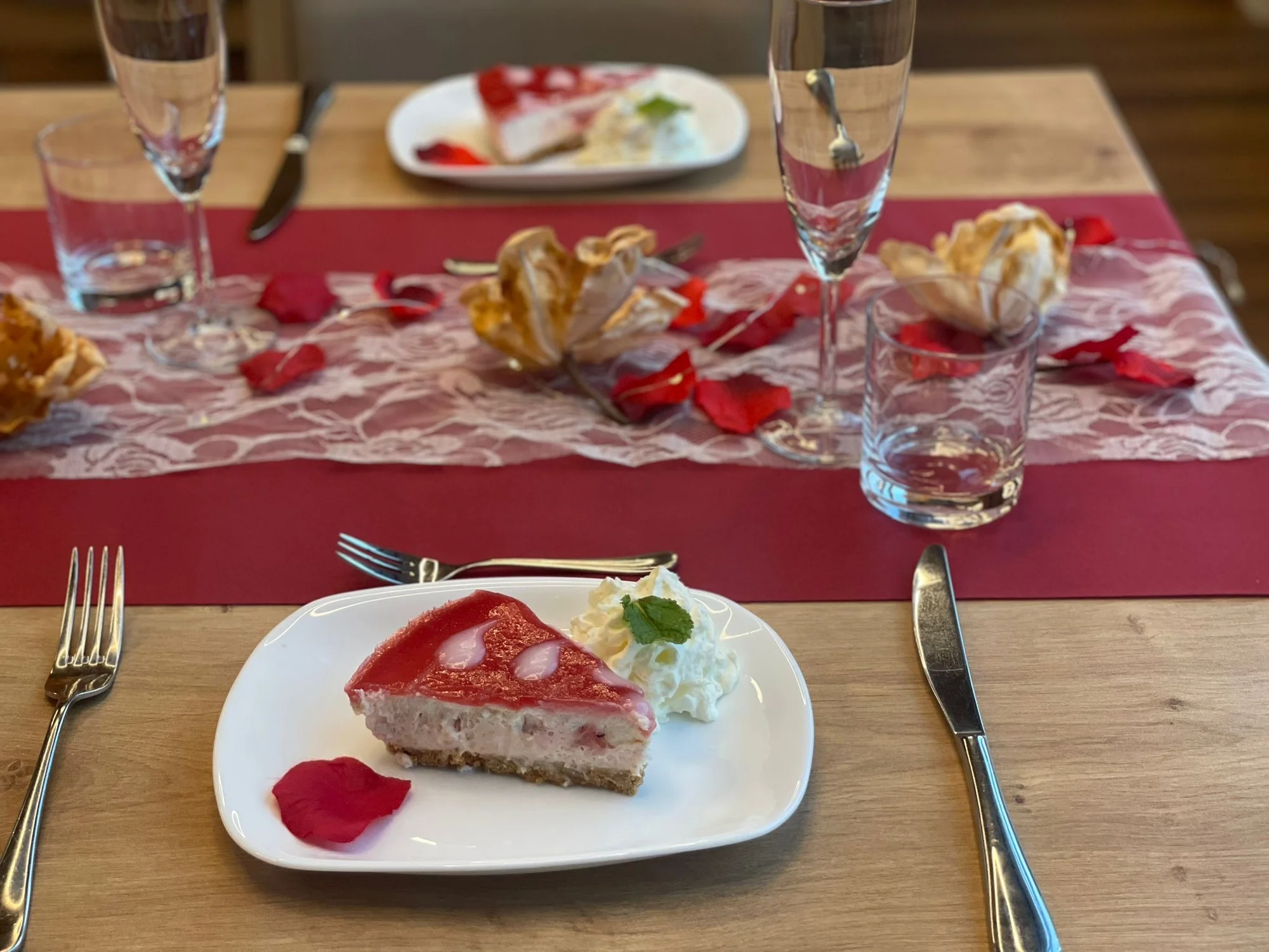 Tříchodové romantické menu pro dva v restauraci s výhledem na Čertovy skály