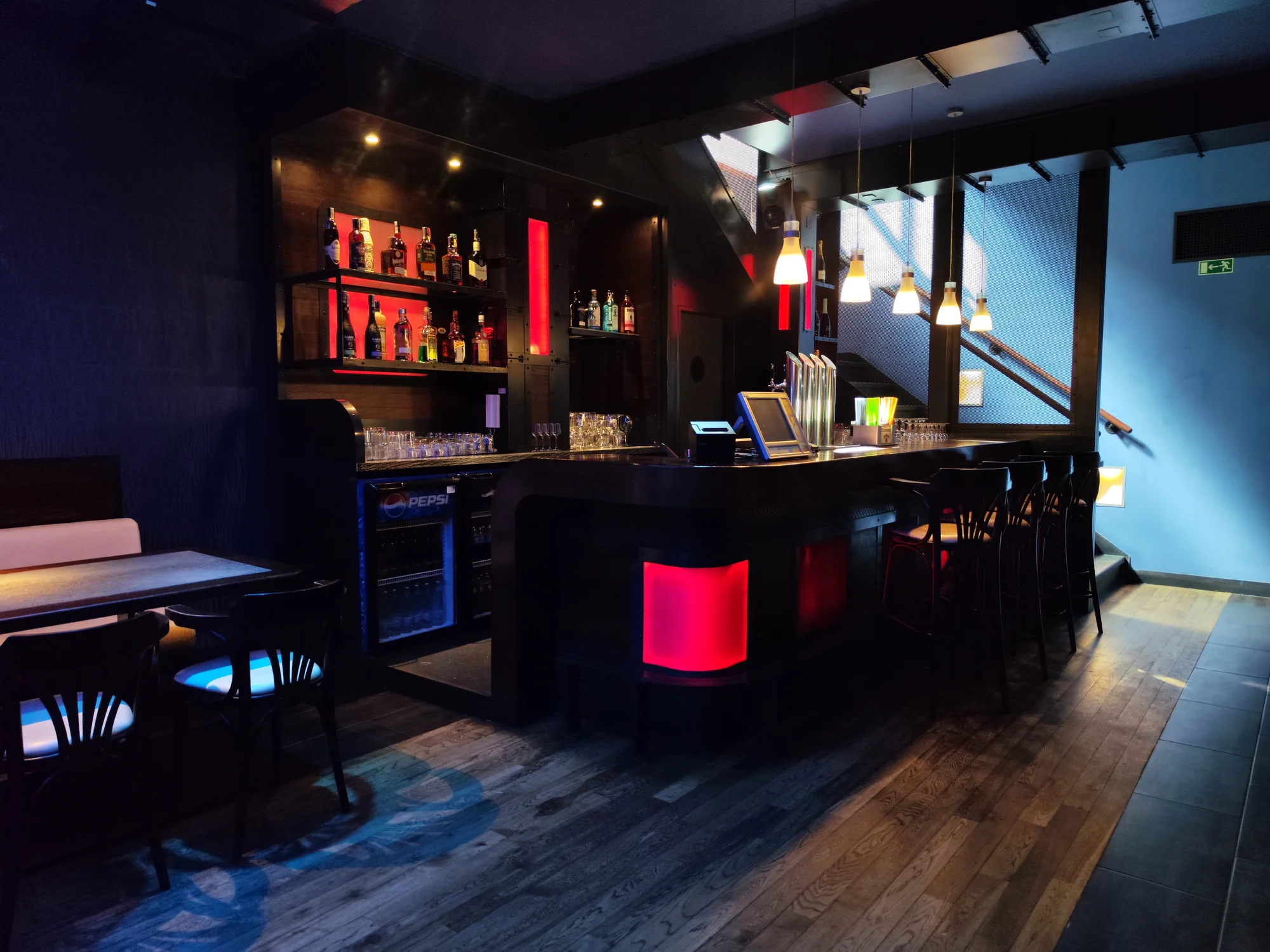 Moře v Karlíně: 4chodové menu a lahev vína v restauraci zaměřené na mořské plody