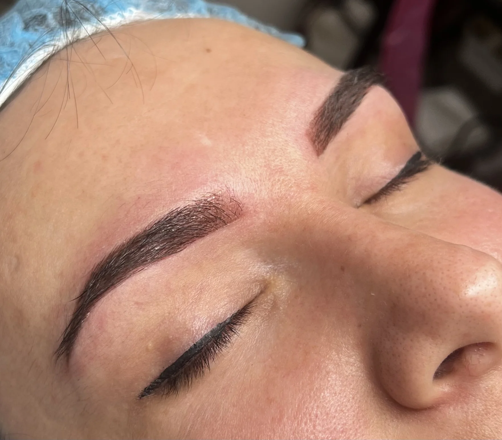 Permanentní make-up očních linek, rtů i obočí pudrovou metodou