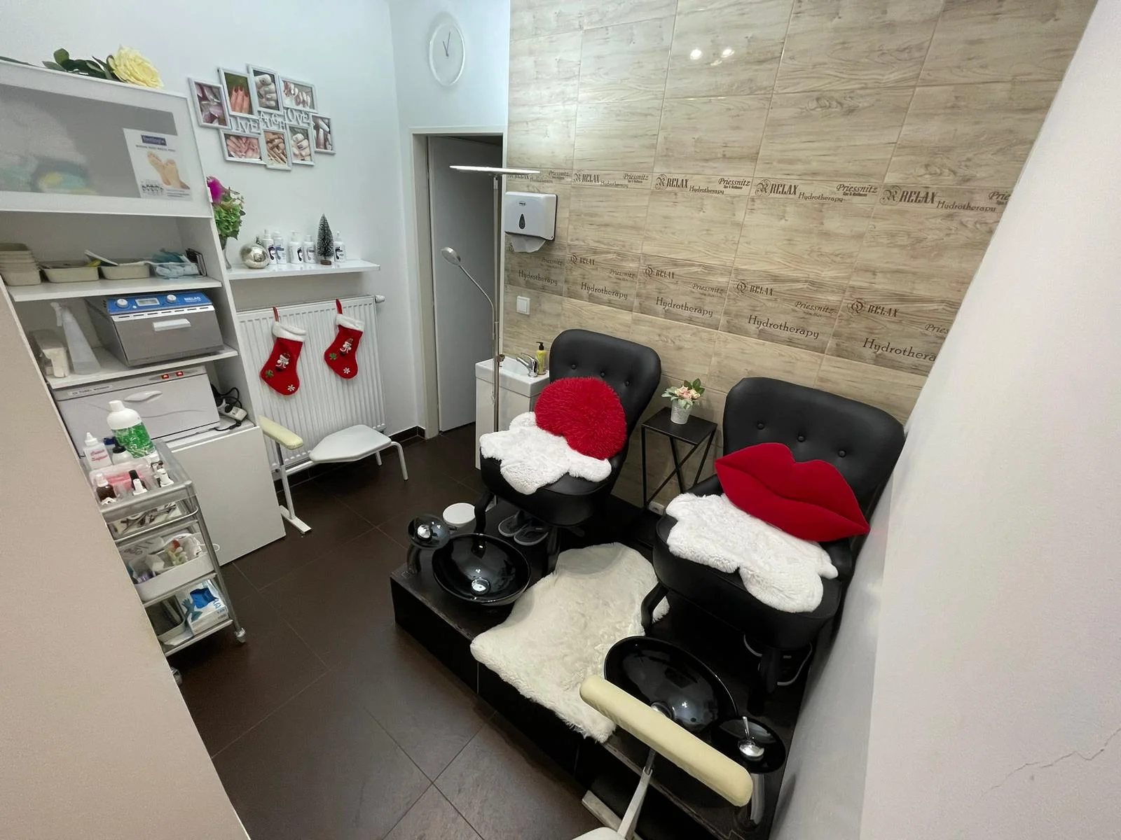 Pedikúra nebo SPA pedikúra včetně lakování gel lakem či Shellacem