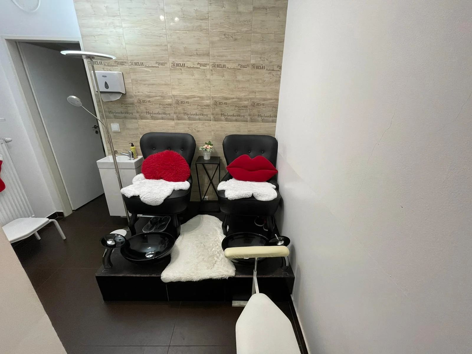 Pedikúra nebo SPA pedikúra včetně lakování gel lakem či Shellacem