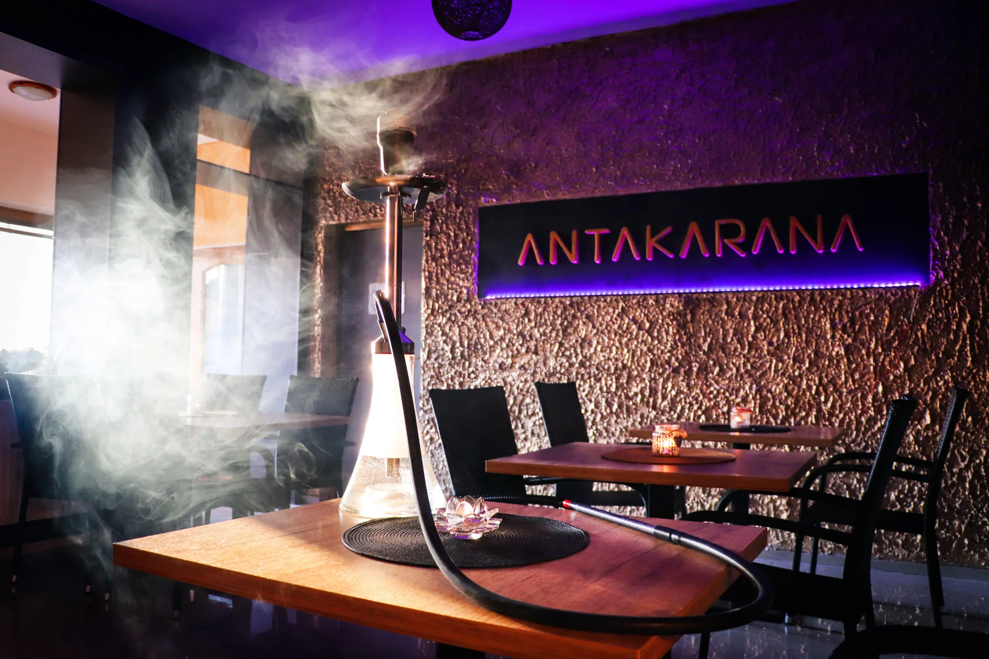 Otevřený voucher do čajovny Antakarana: jídlo, drinky i vodní dýmka, 300, 500 nebo 1000 Kč