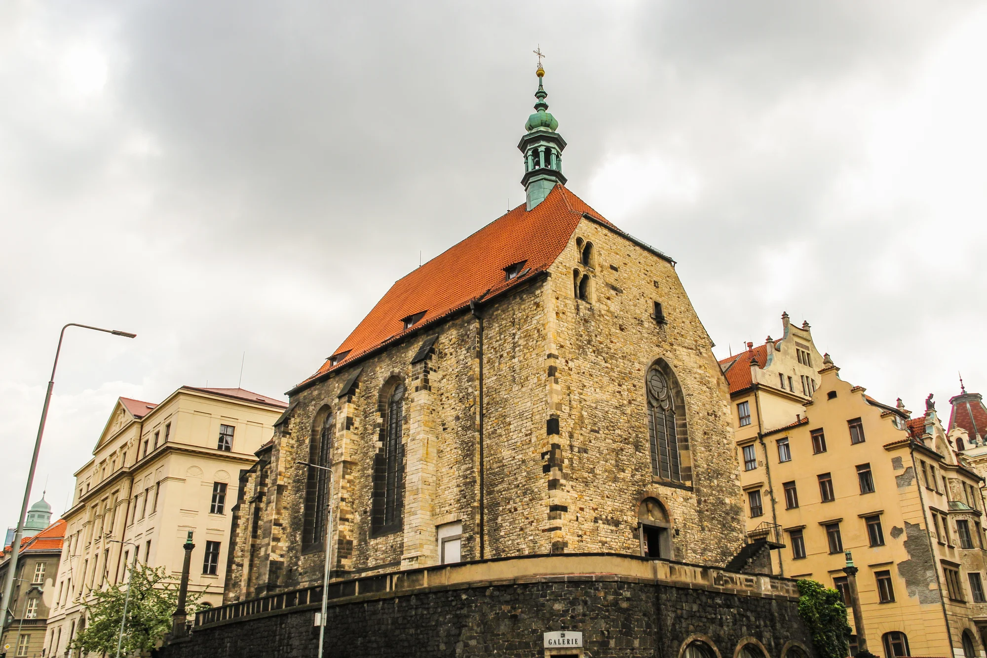 Dobrodružná venkovní únikovka Podivná Praha až pro 4 hráče