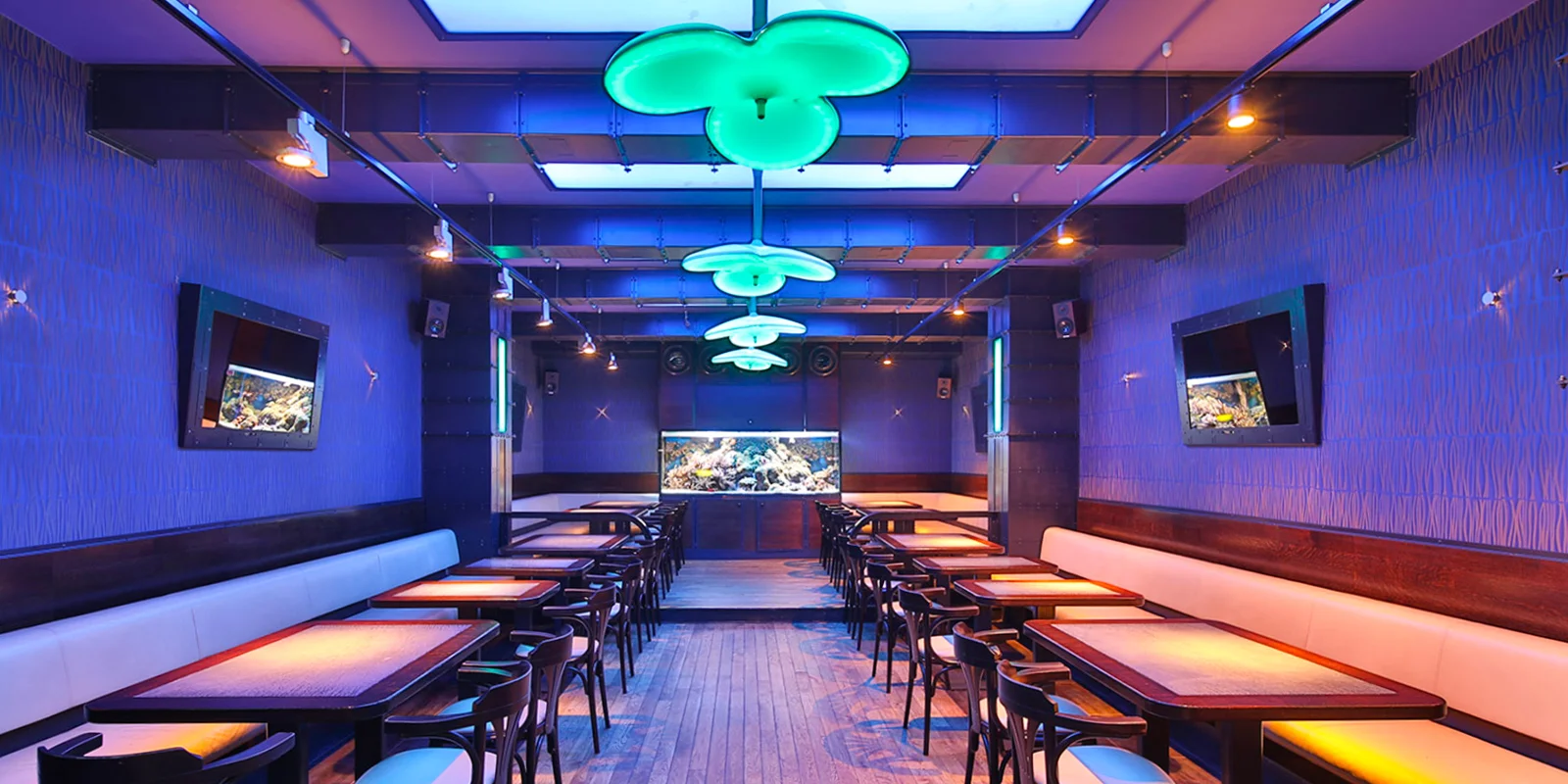 Moře v Karlíně: 4chodové menu a lahev vína v restauraci zaměřené na mořské plody